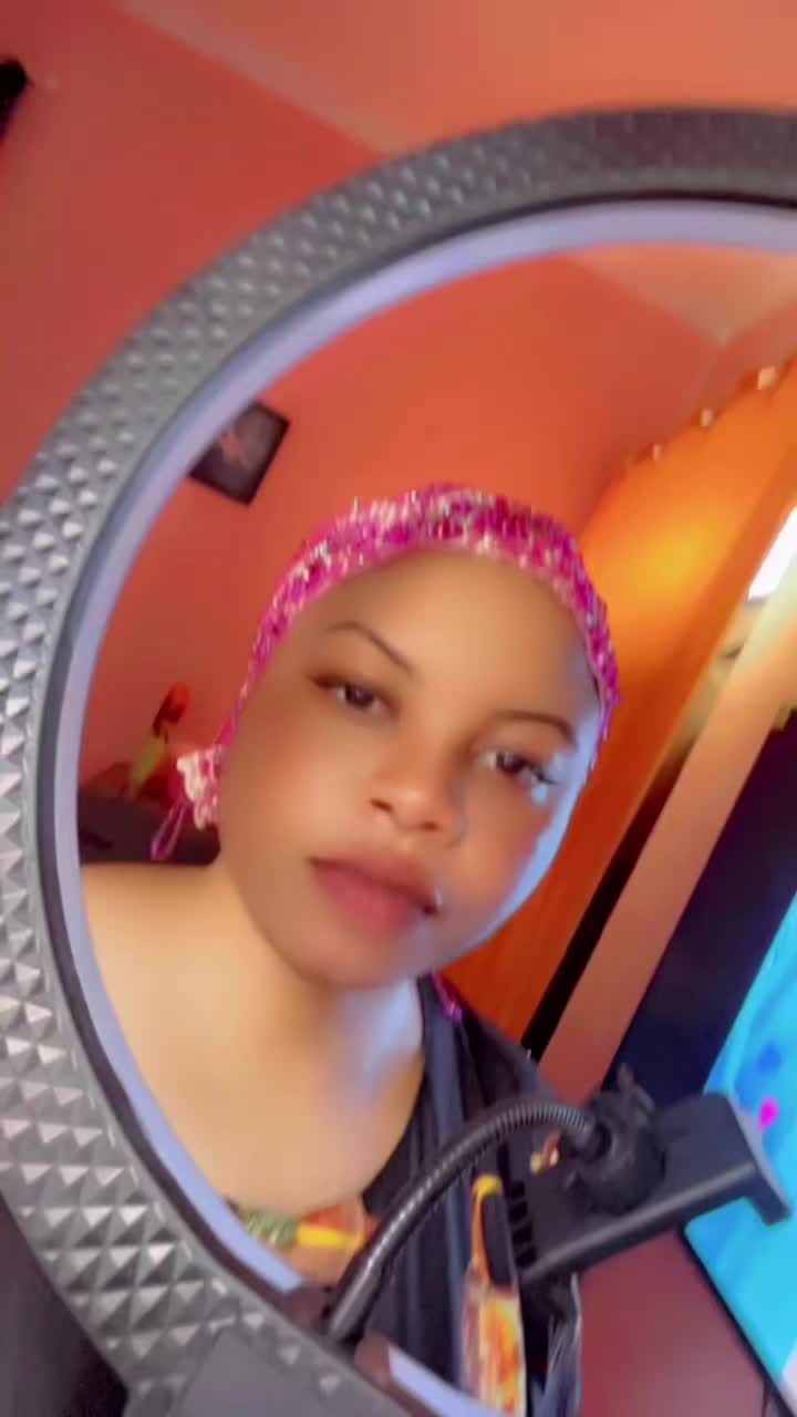 @Kimw@ny@ j&pound;uli🦒❤️🙌