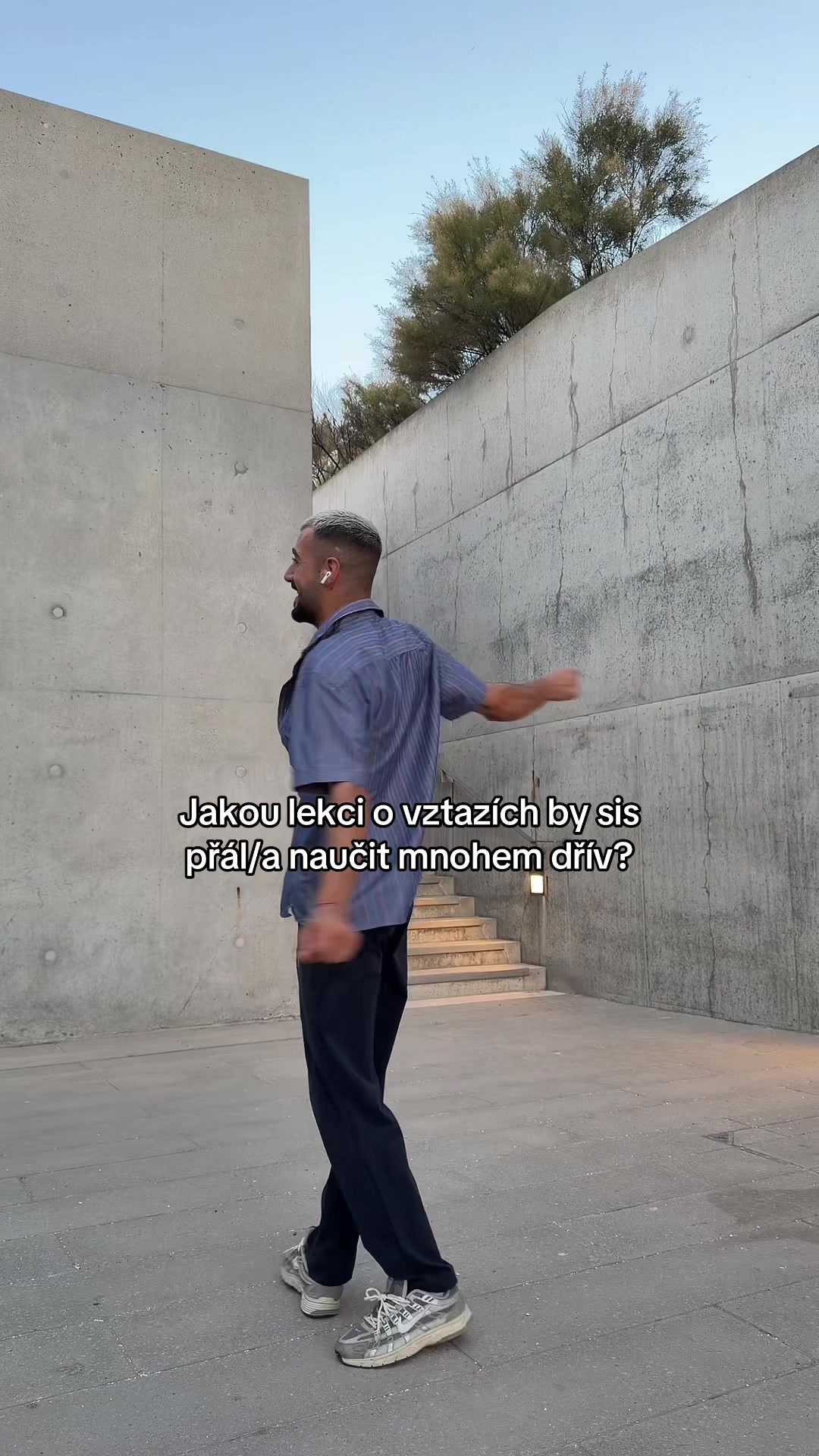 @ꓘB