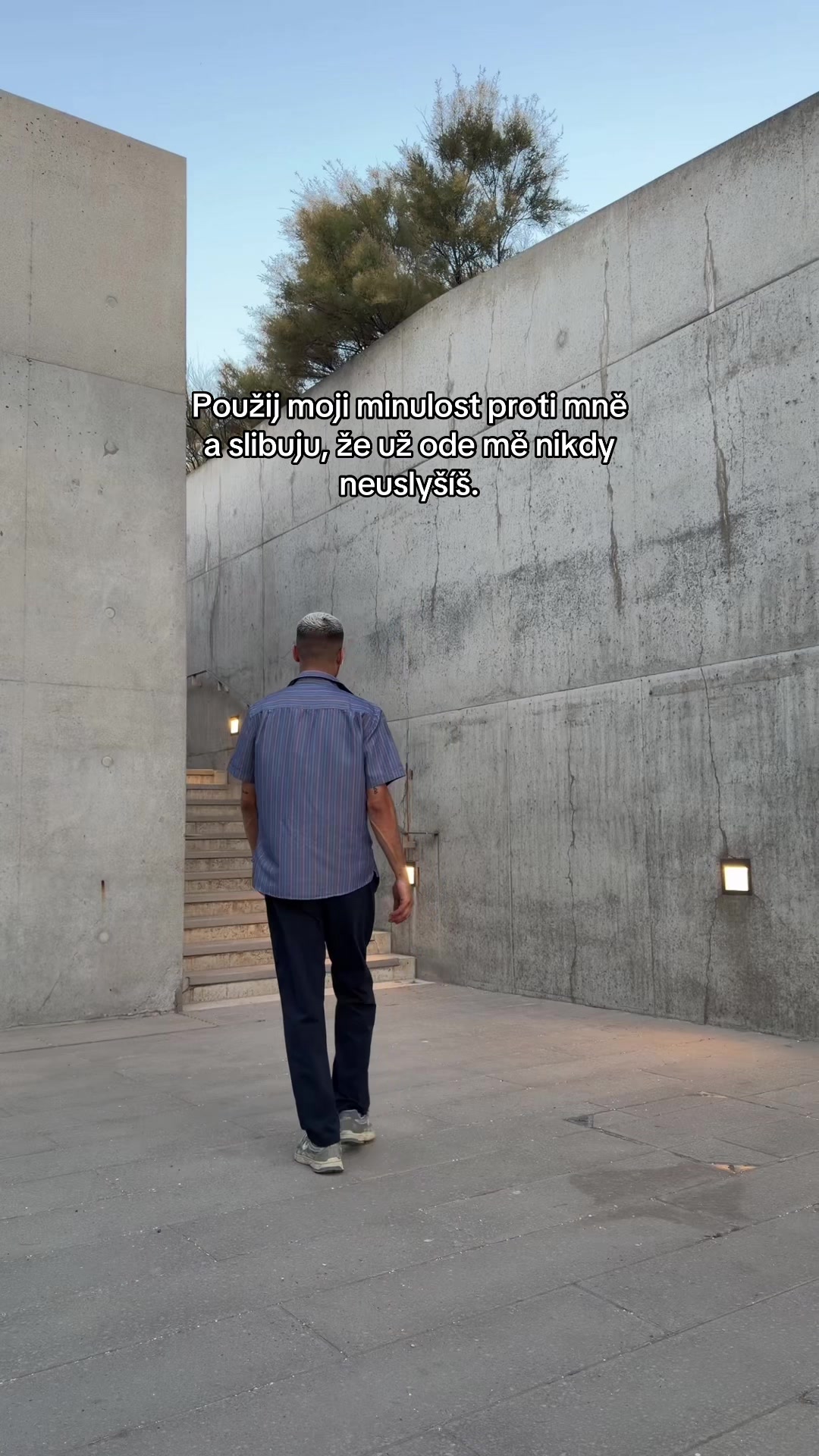 @ꓘB