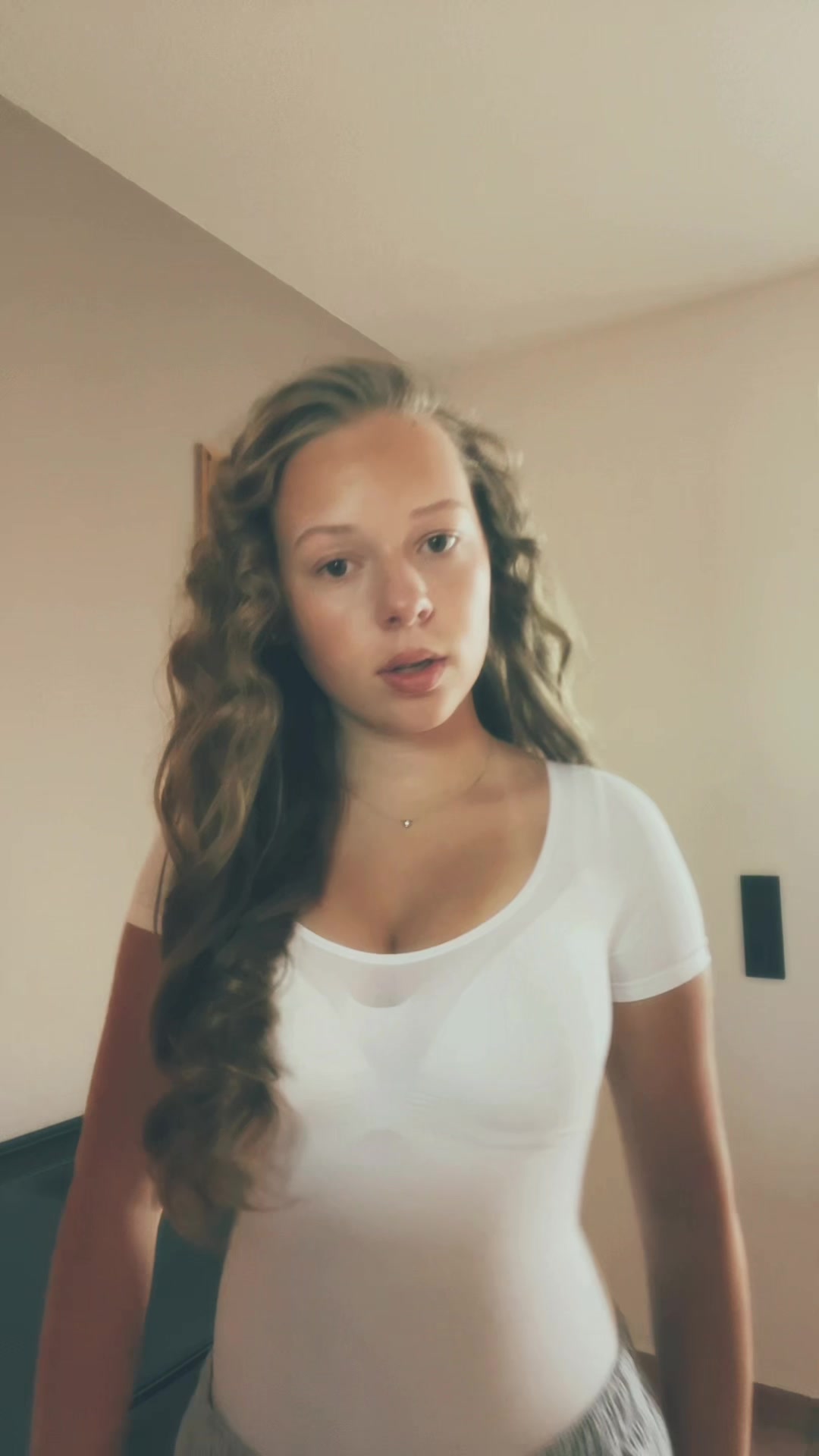 @𝐞𝐦𝐢𝐥𝐲𝐞𝐱𝐜𝐡𝐚𝐧𝐠𝐞𝟐𝟕