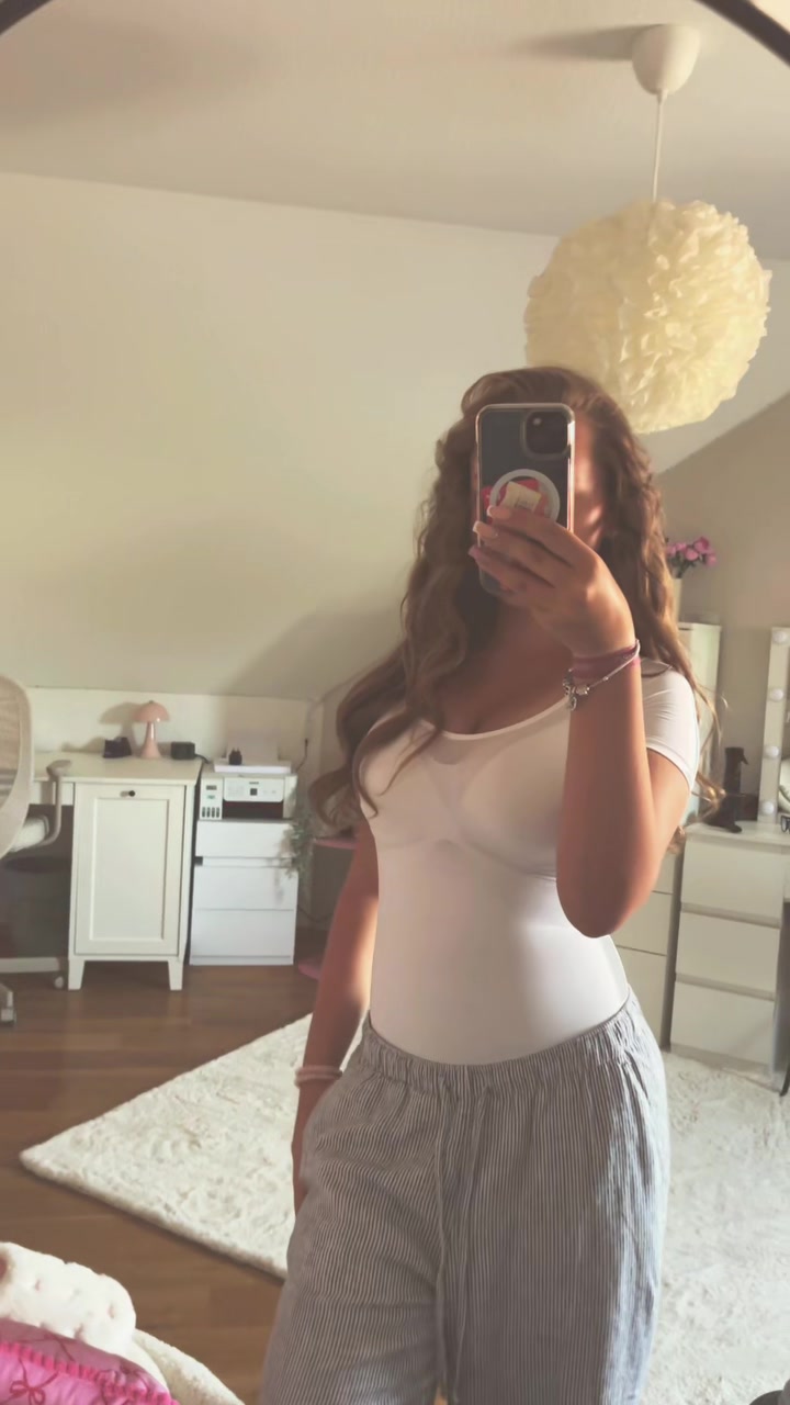 @𝐞𝐦𝐢𝐥𝐲𝐞𝐱𝐜𝐡𝐚𝐧𝐠𝐞𝟐𝟕