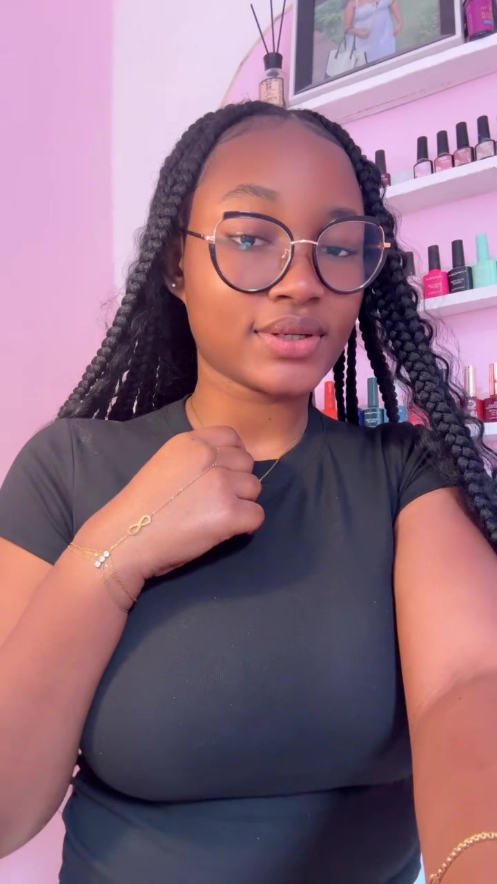 @LAURNA &Eacute;CLAT D&rsquo;ONGLE
