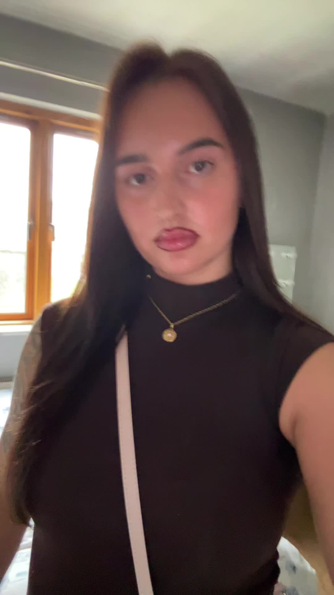 @𝓚𝓪𝓻𝓵𝓪 👸🏽🎀🍒