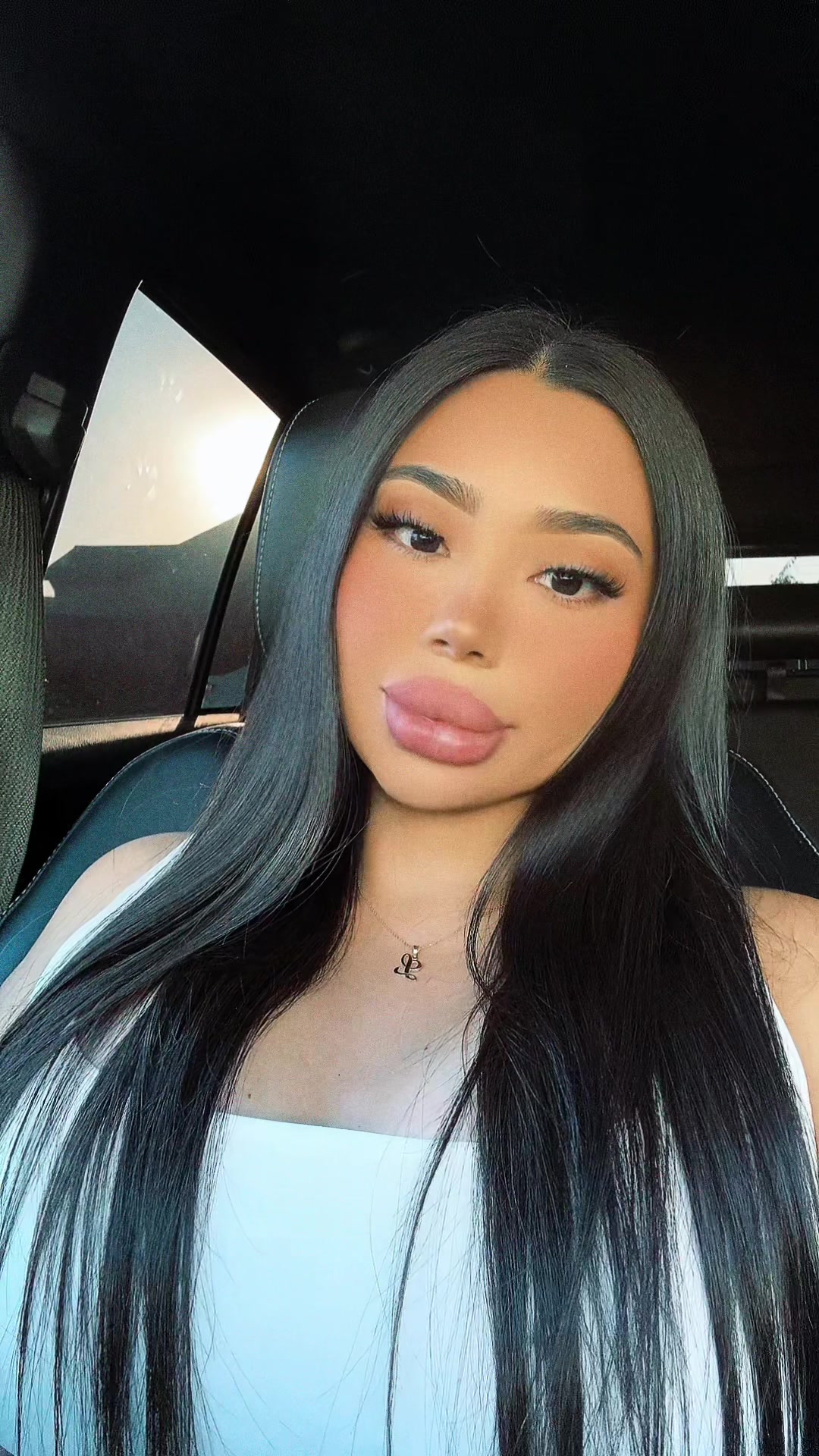 @Larissasosaxo
