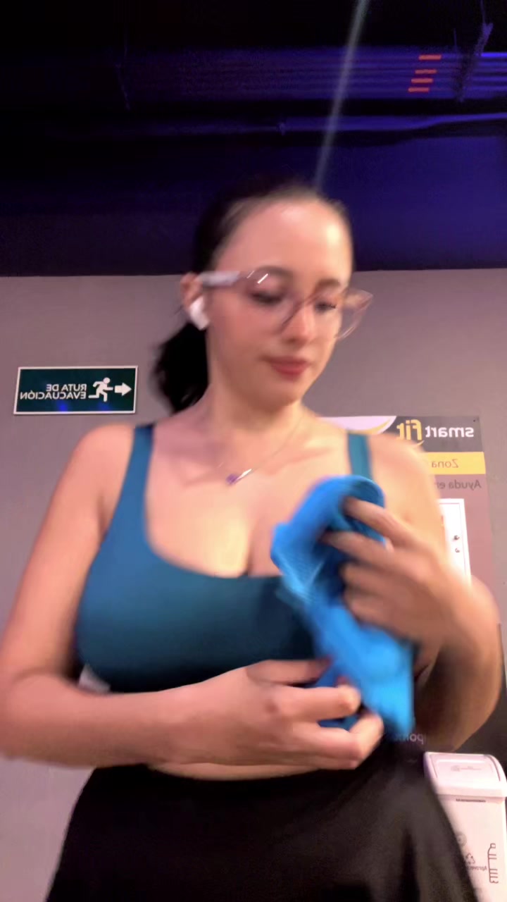 @HilaryRhodes