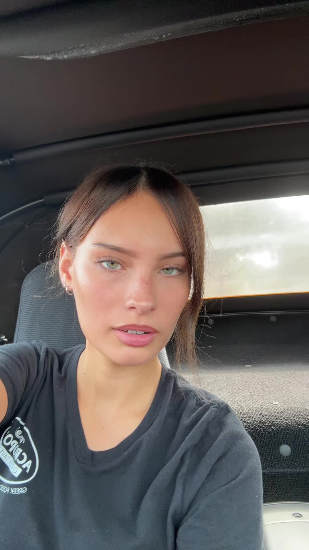 @:3