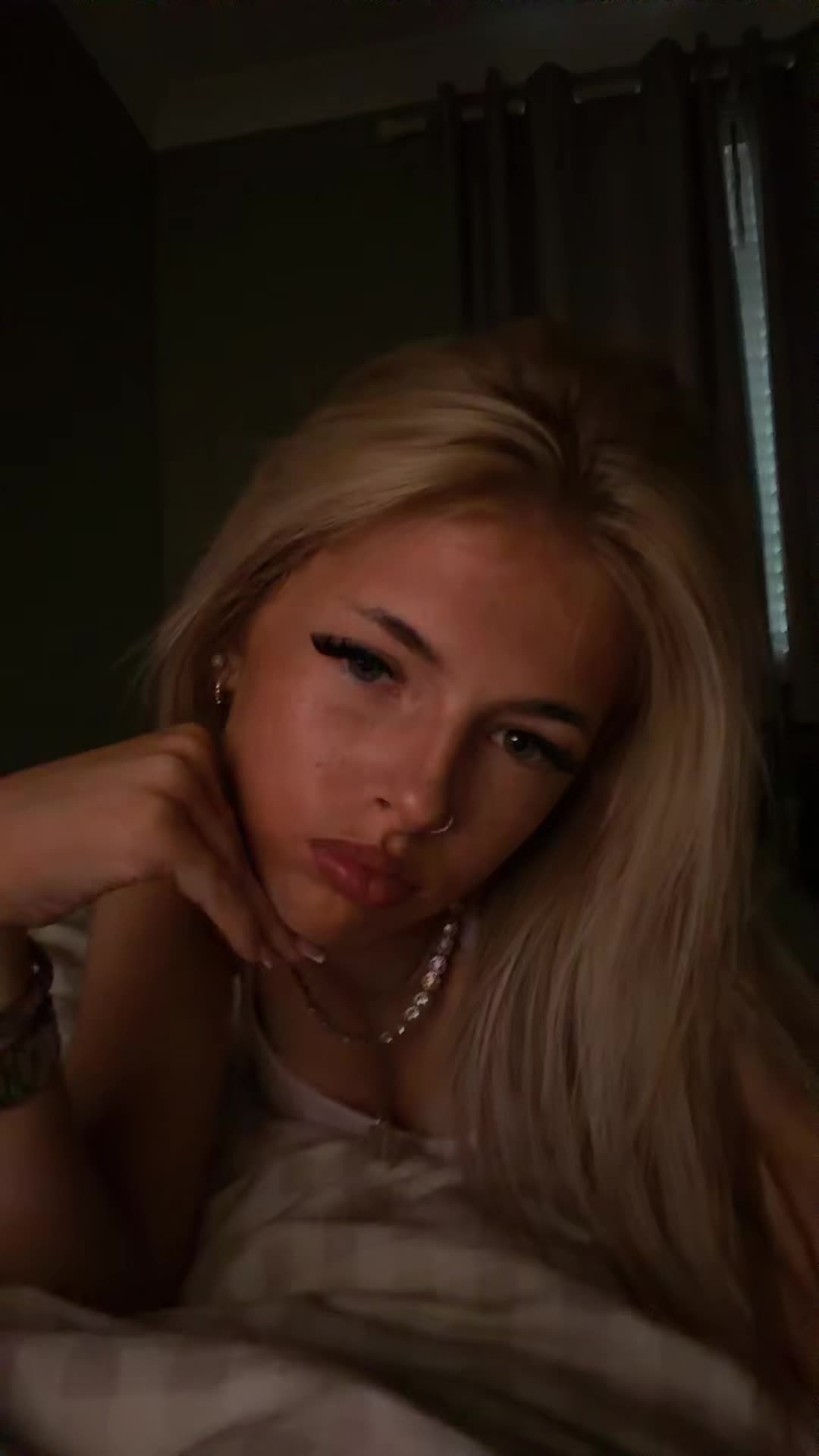 @𝐞𝐦𝐦𝐞𝐞𝐫𝐨𝐬𝐞