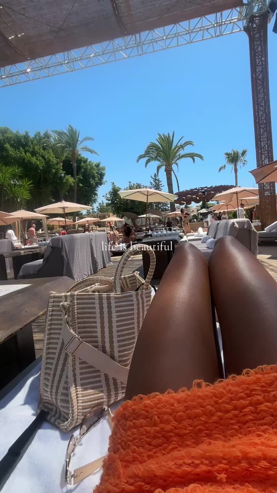 @ARTBYRONKE 💋ᥫ᭡.