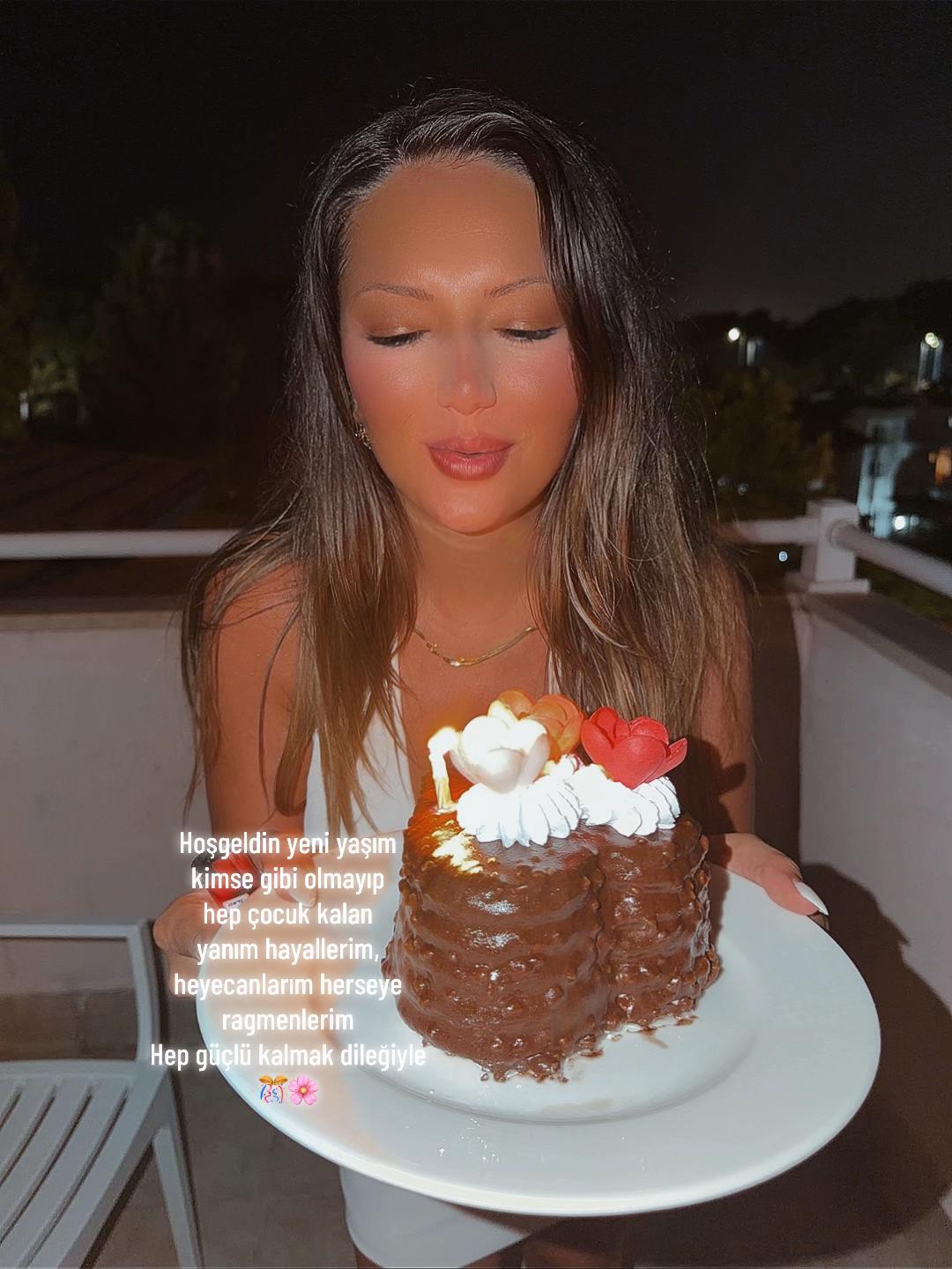 @Elacanރ