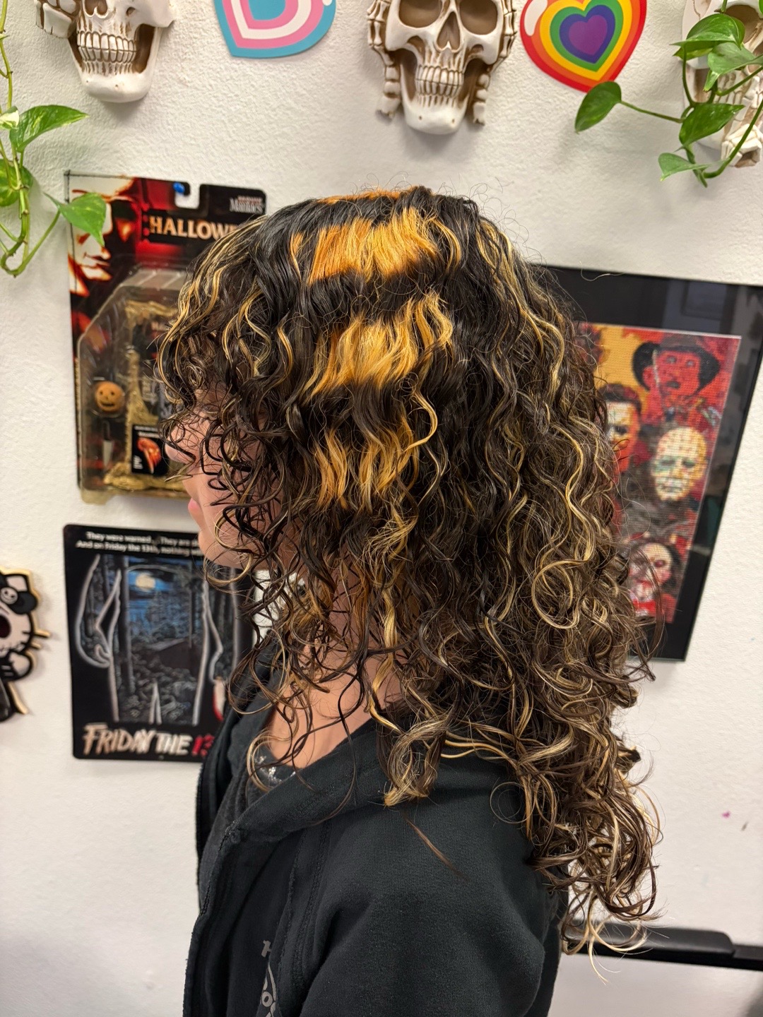 @Looks That Kill Salon
