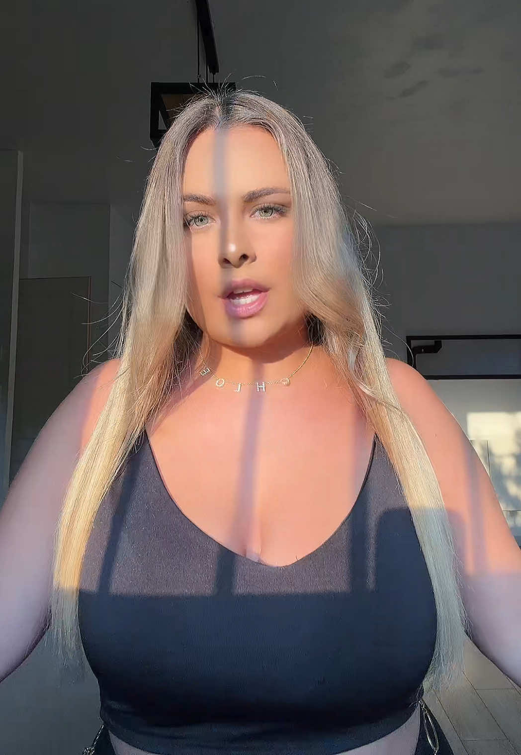 @chloesabiron