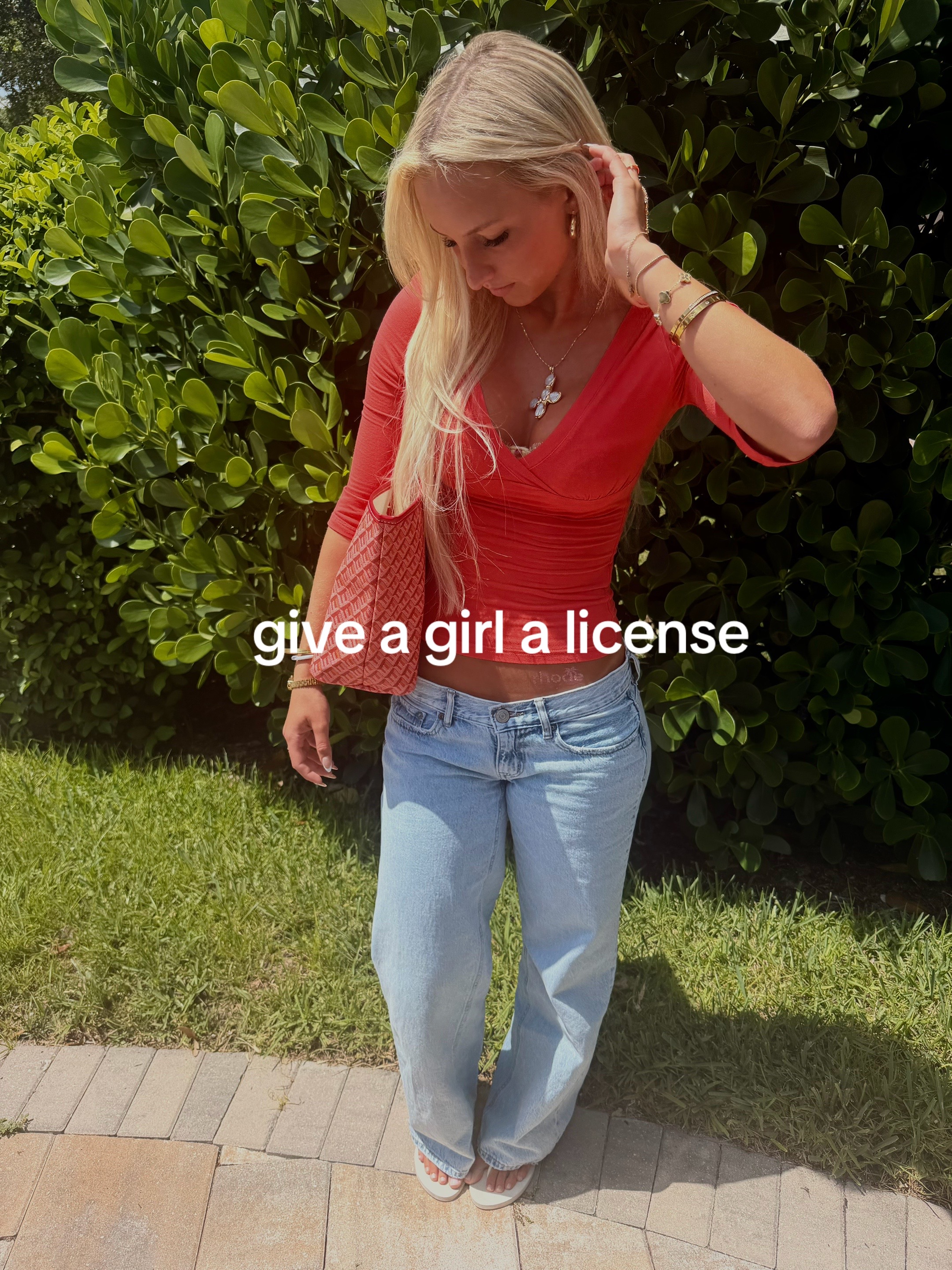 @alideckerrr