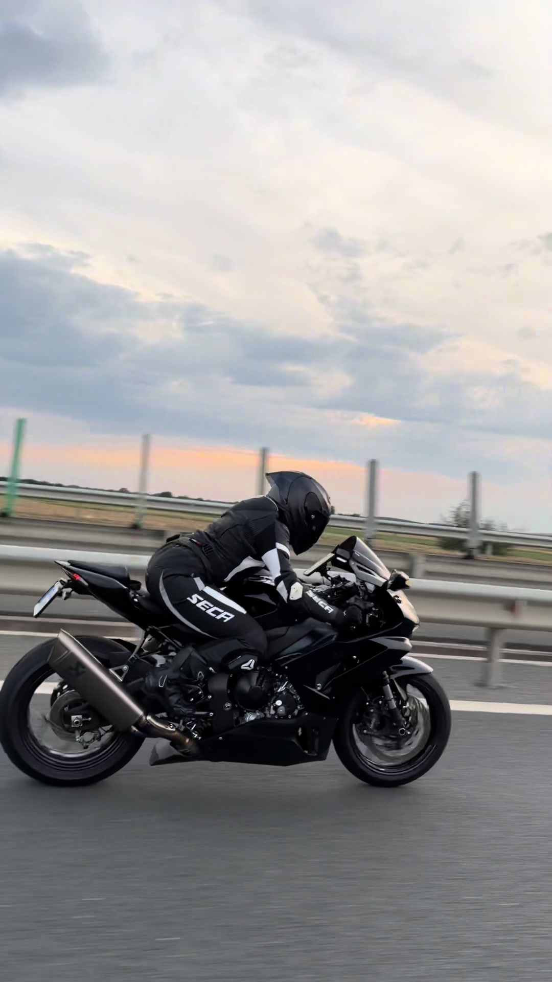 @Teodora | Fireblade RR-R