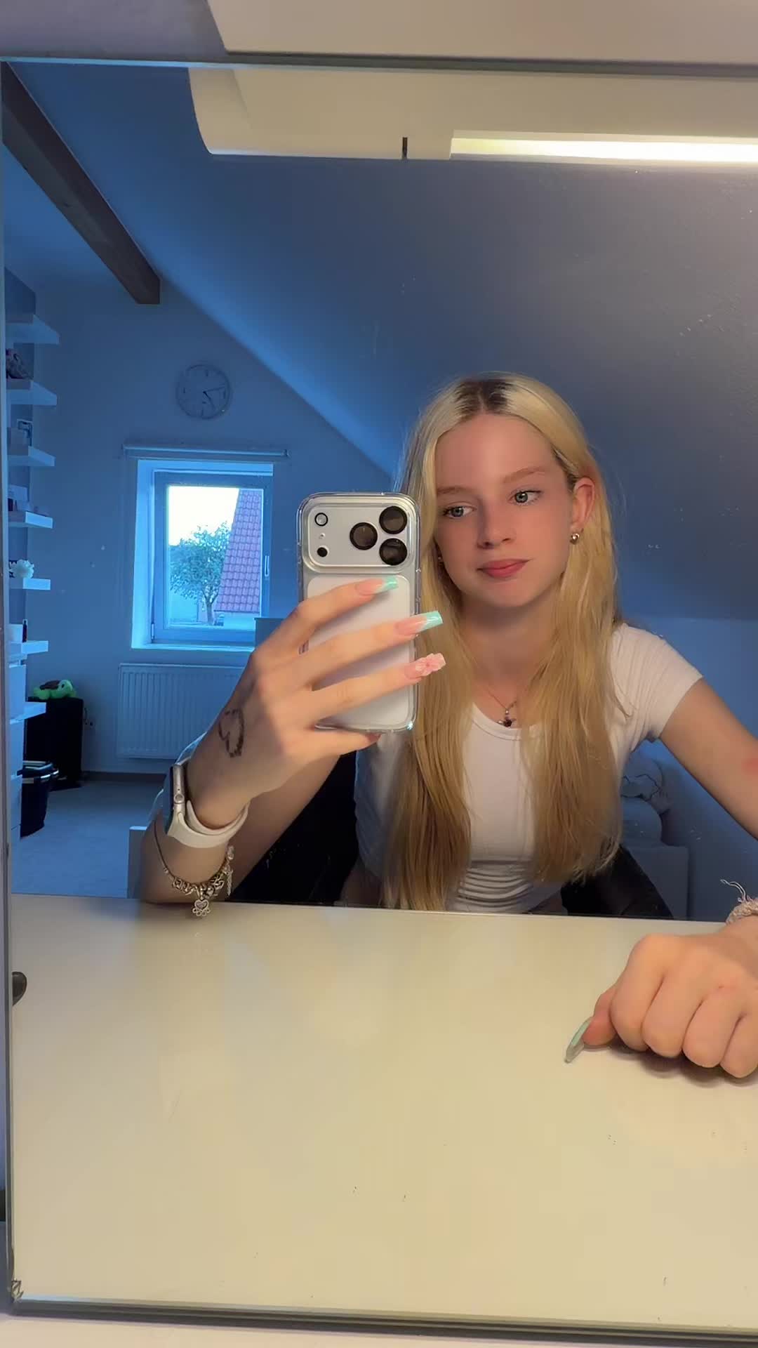 @𝓁𝒾𝓋𝒾 🎀
