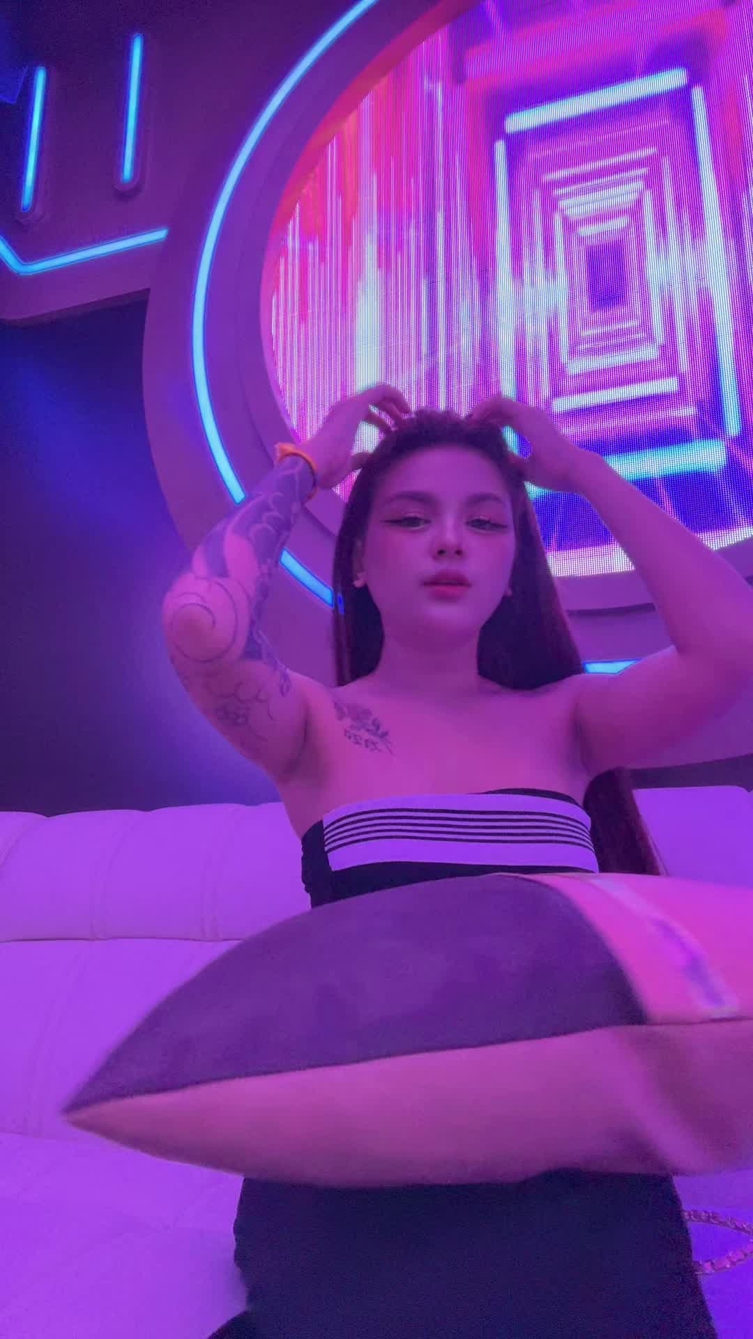 @丽莎 在金边🥲🙂