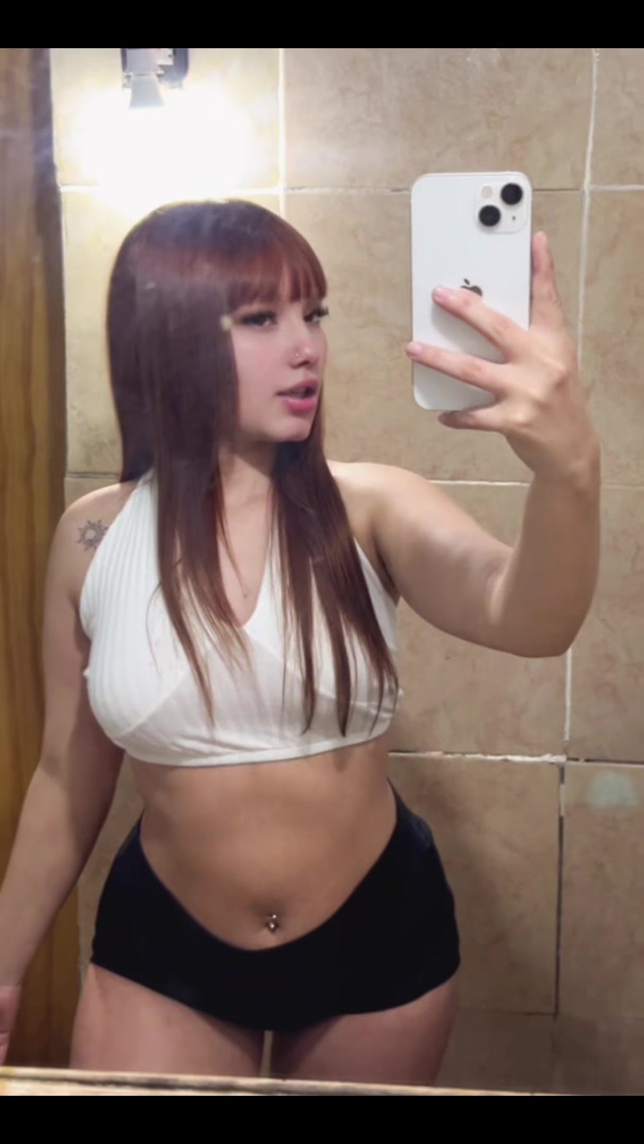 @larameza_