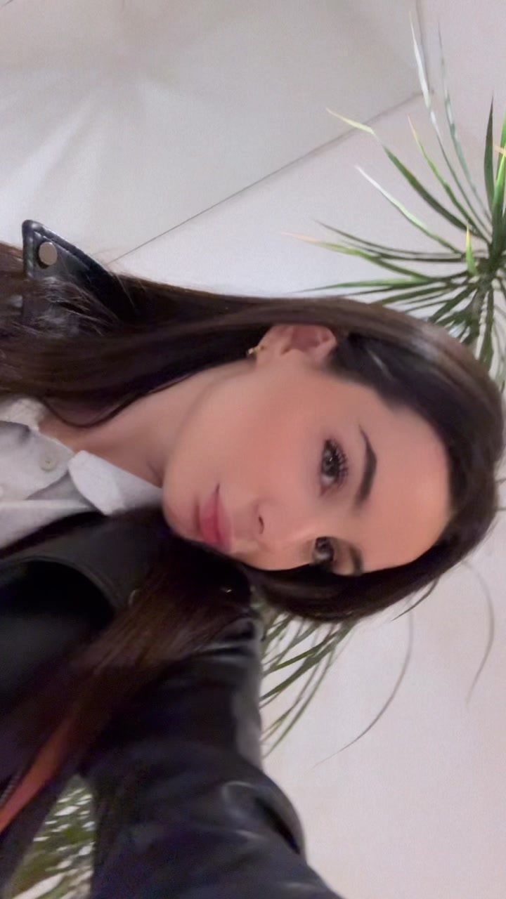 @AlmendraGala