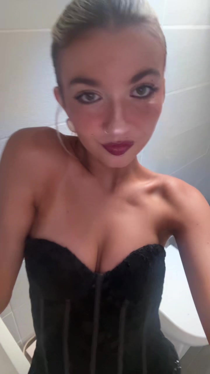 @Hol💋