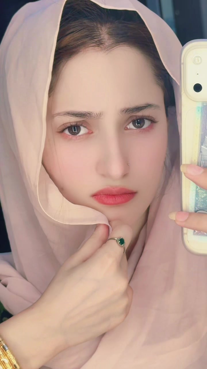 @🦋Ghezal Nazari4. 👑