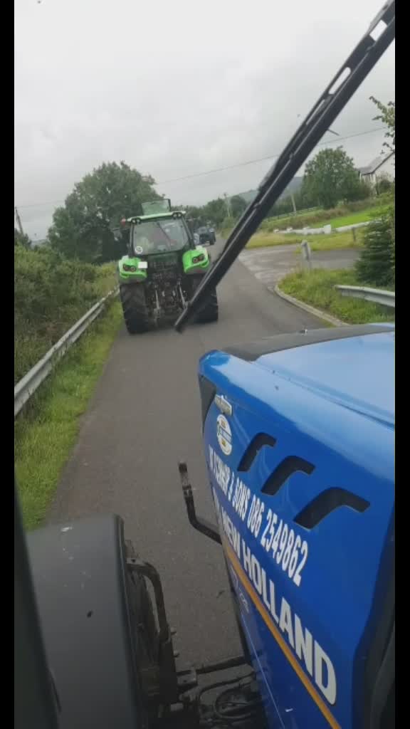 @flat out piking silage👌👍😂