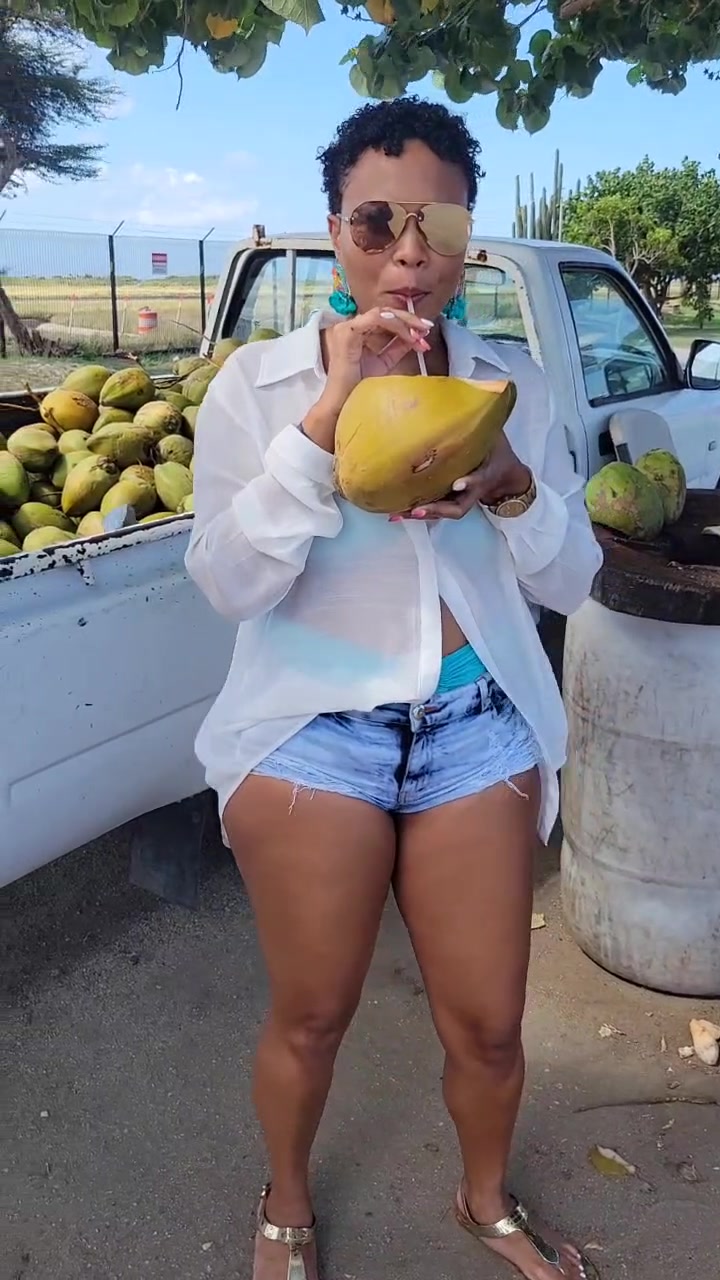 @AdventuresOfAJamaicanGirl 😋😘