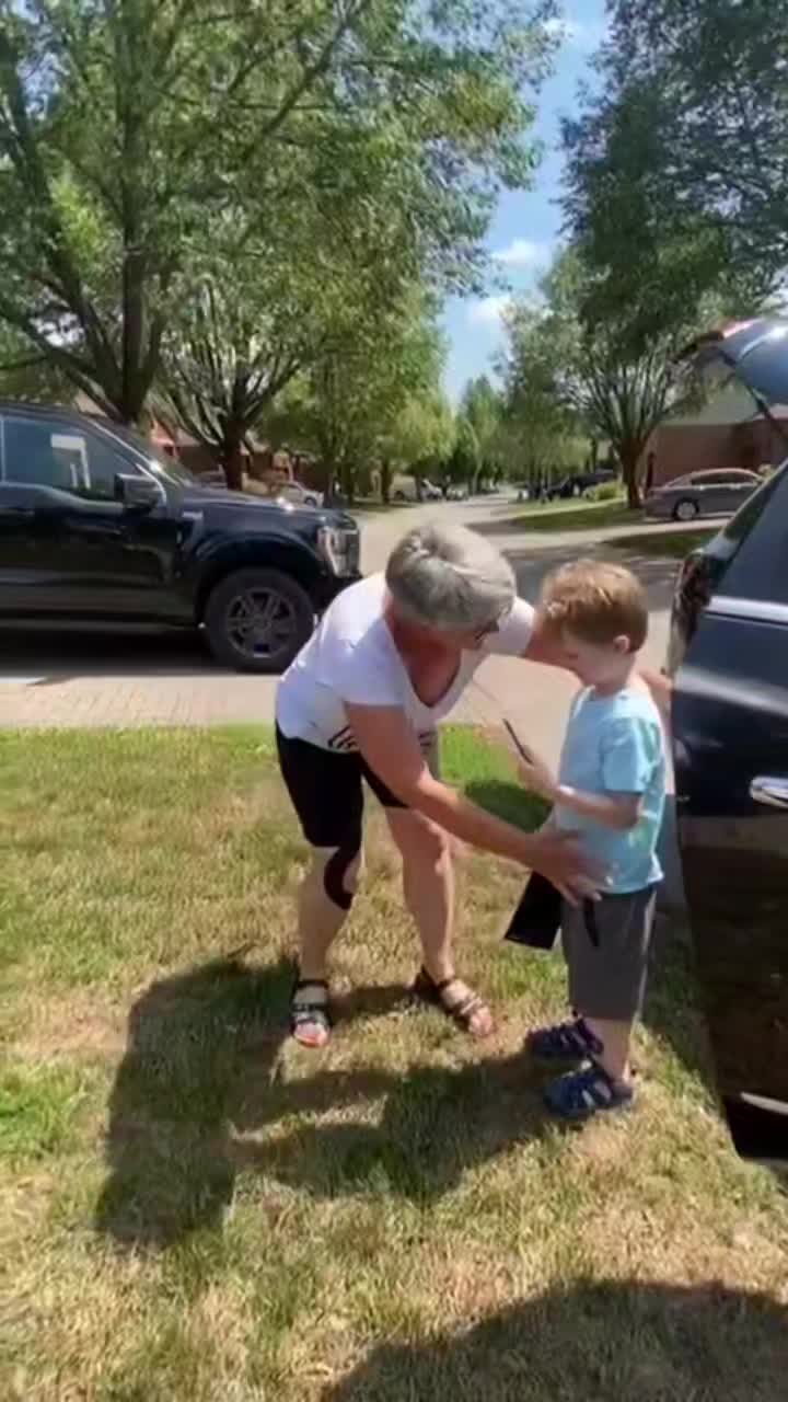 @twoleftfeet739🇨🇦🏳️&zwj;🌈