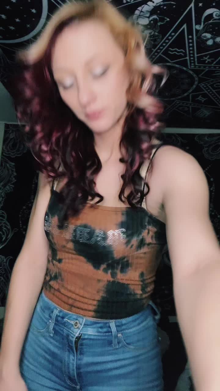 @izzyb_98