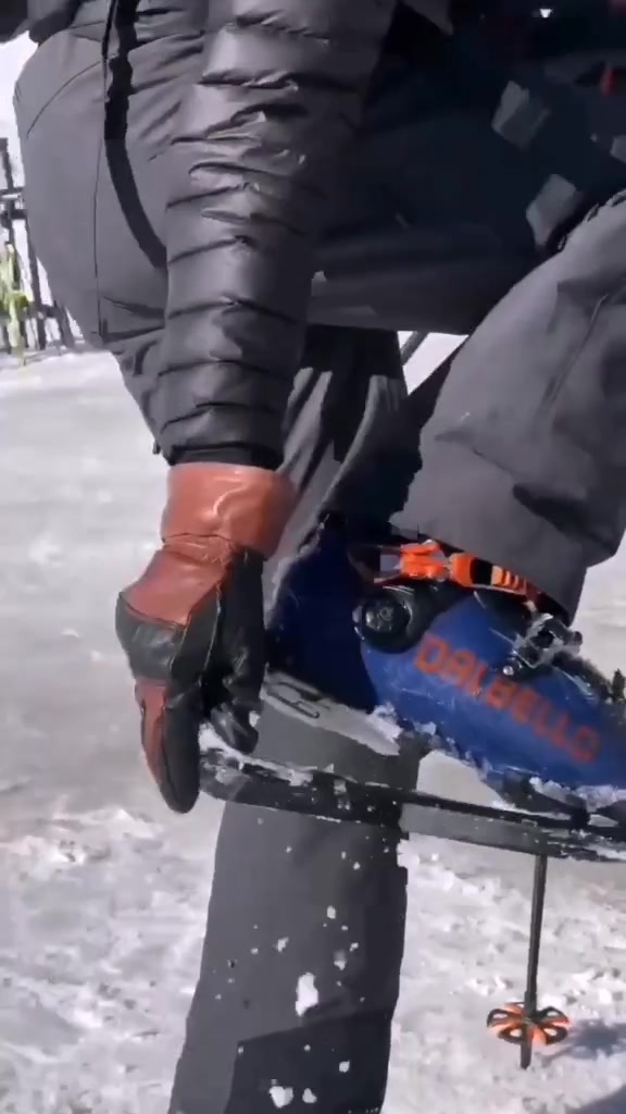 @Горнолыжные Коньки B