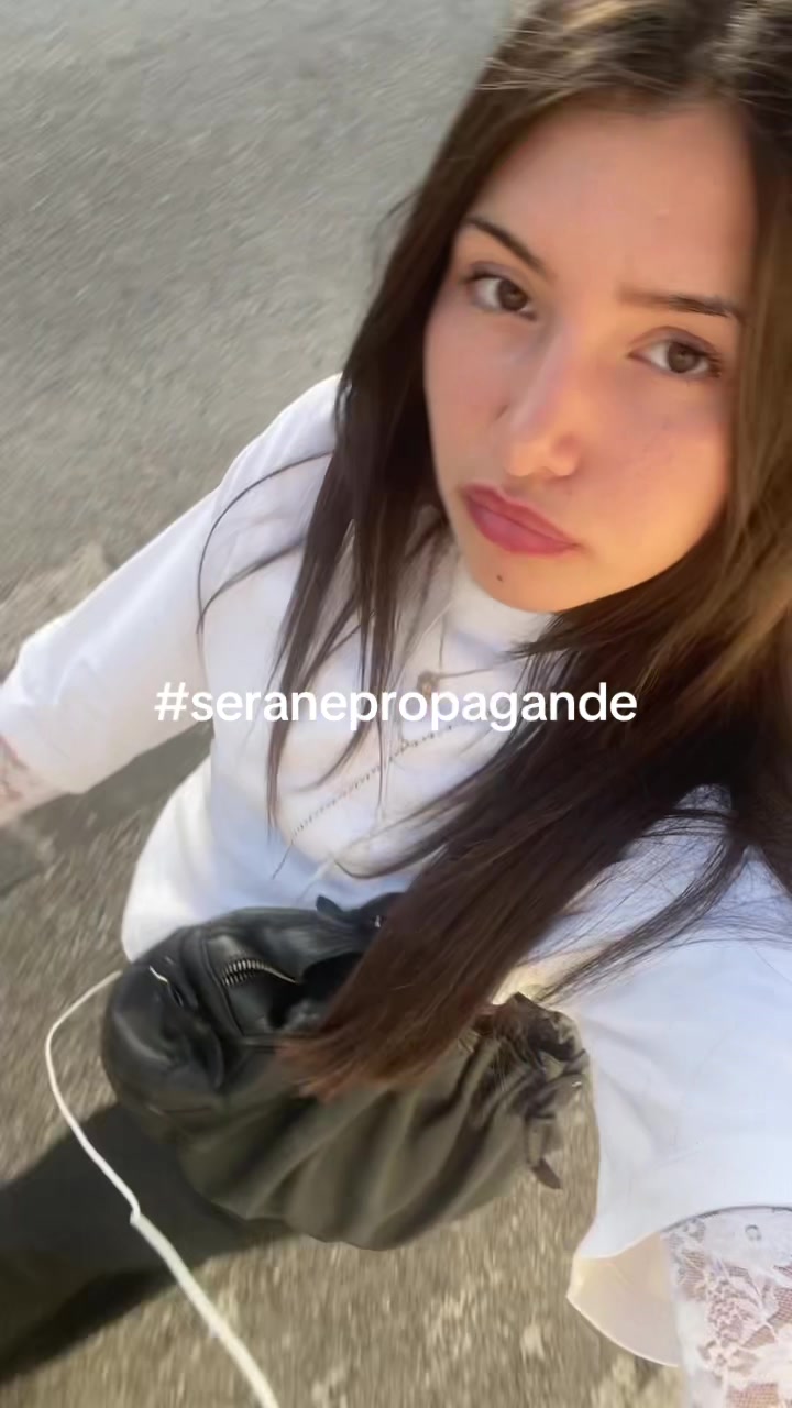 @Carla_