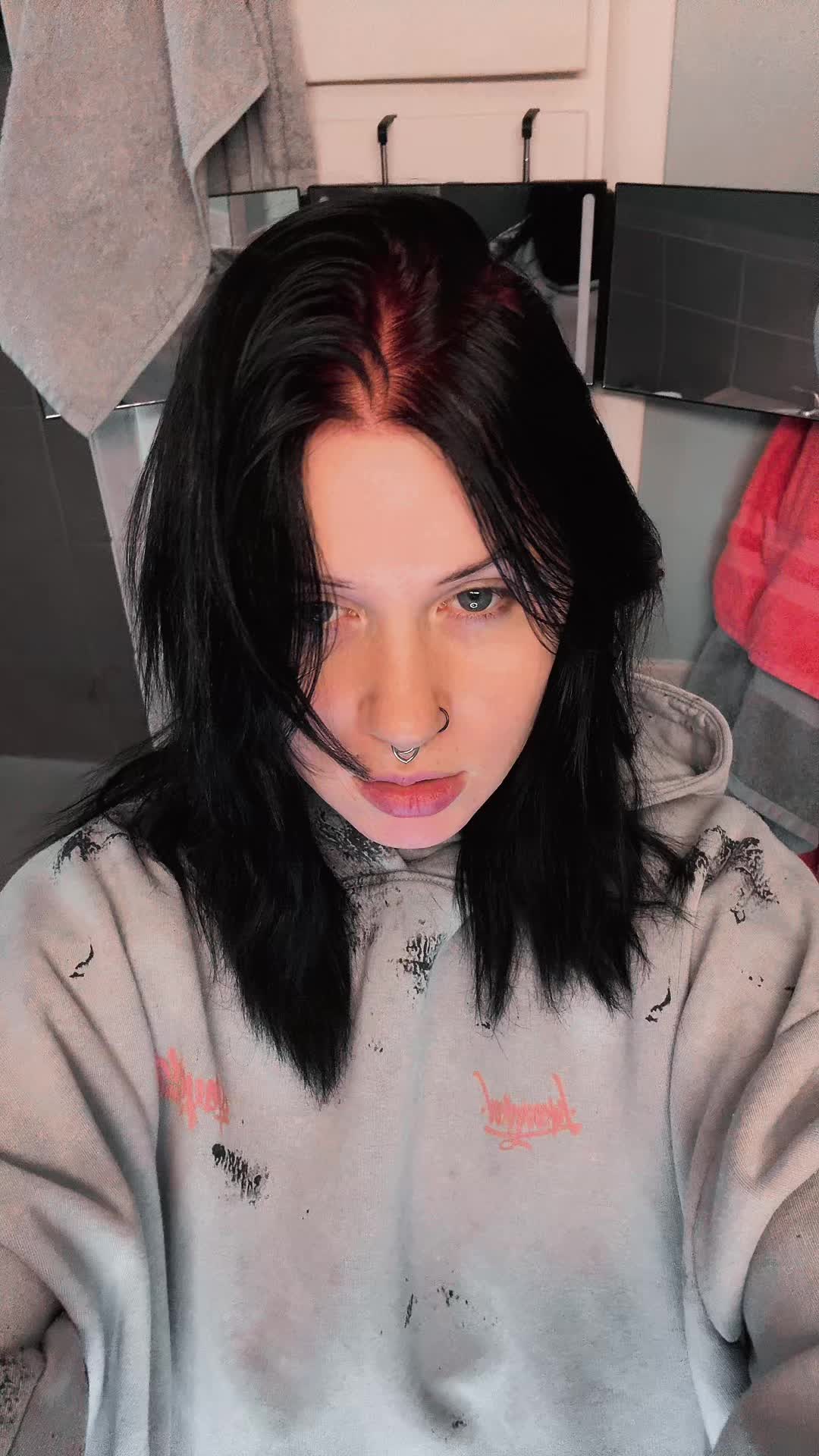 @𝔢𝔪𝔦𝔩𝔶🕯