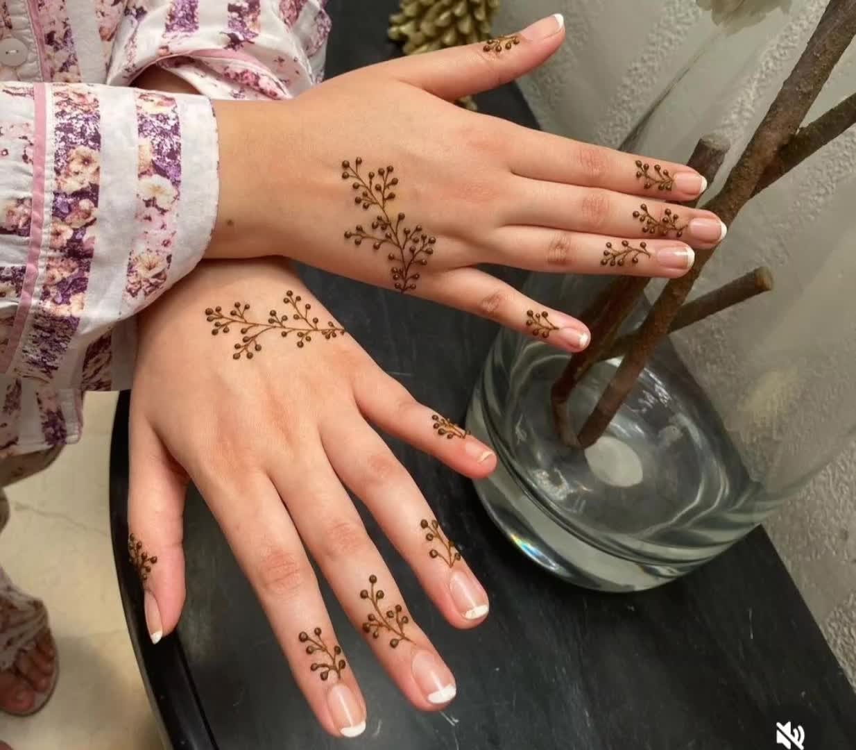 @ayesha_henna