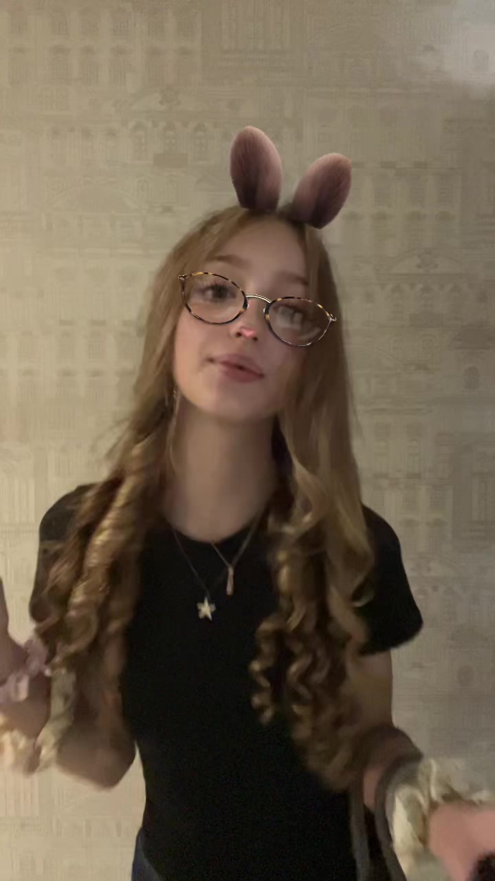 @сонька🦢