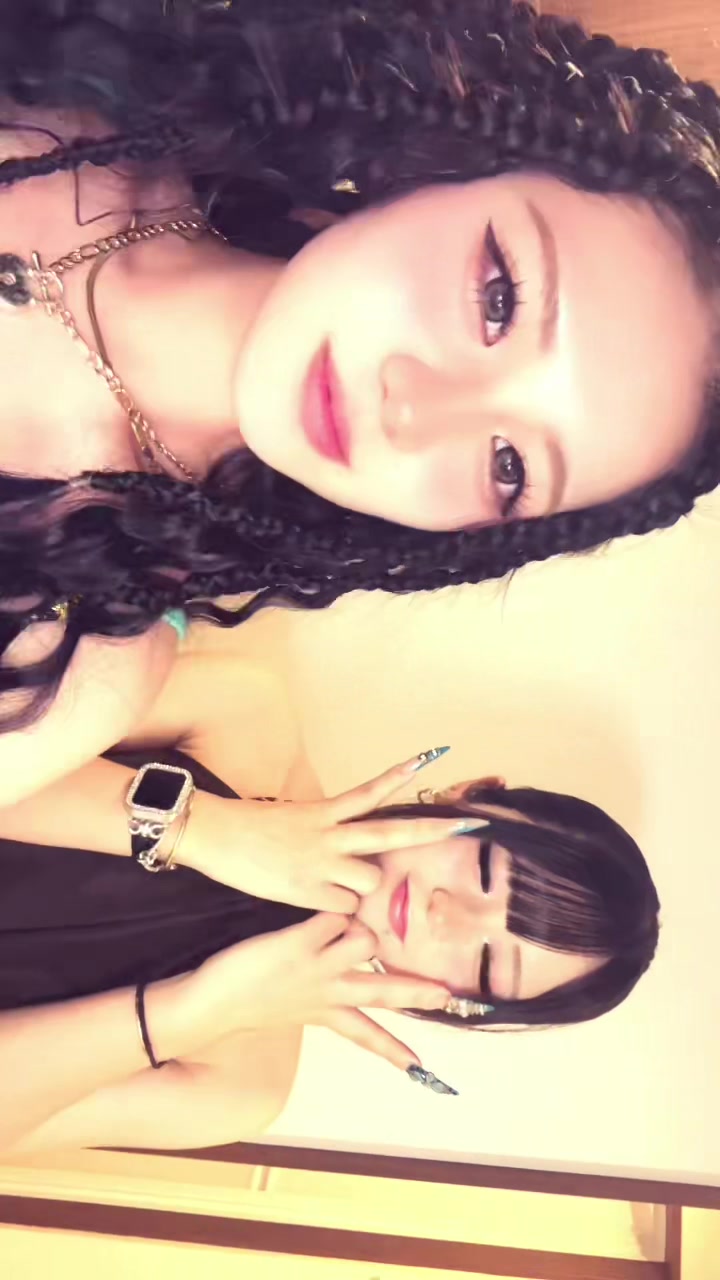 @にこ