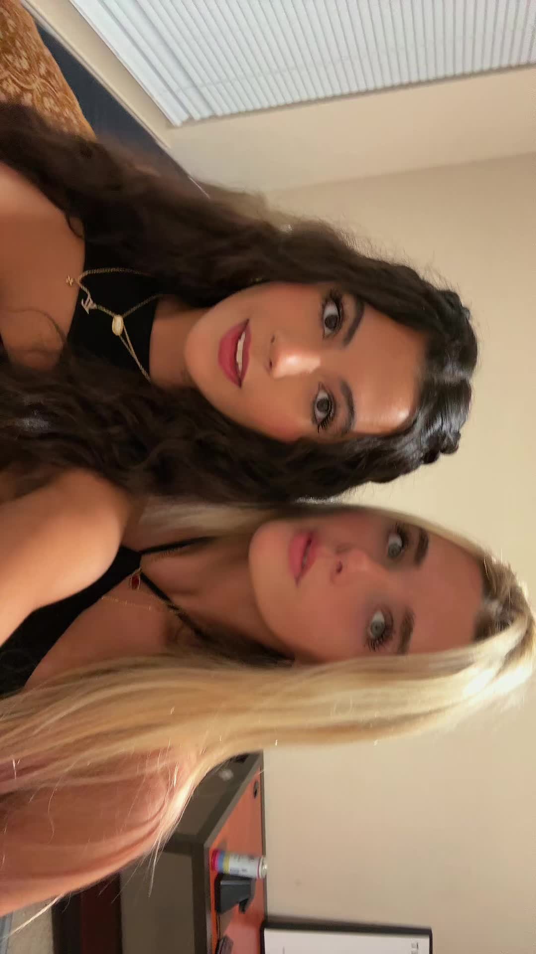 @thatblondandbrunete