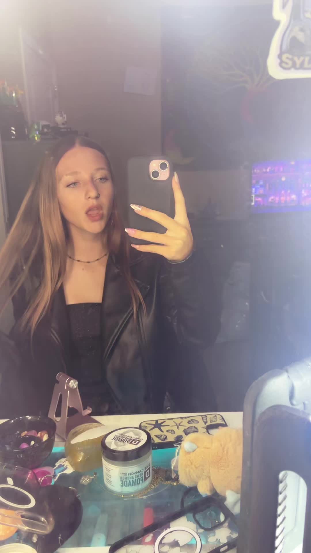 @Your fav girl