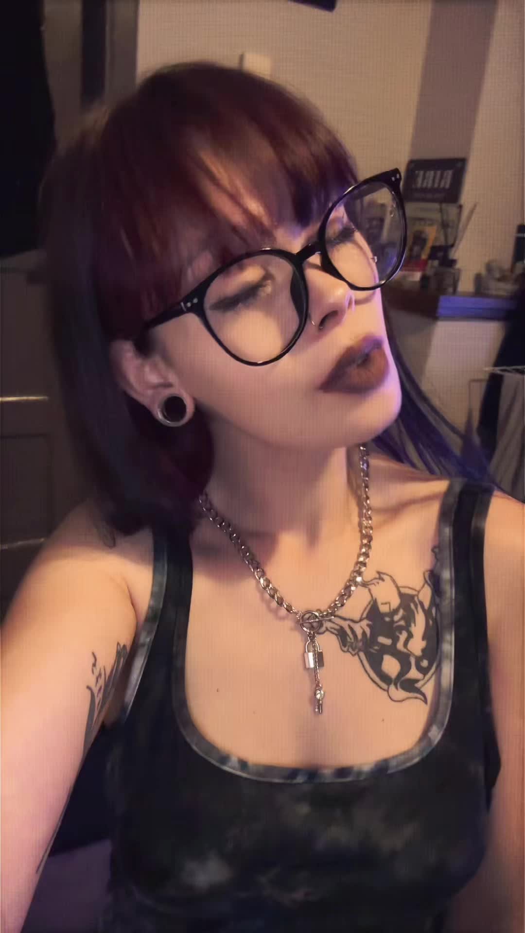 @𝔟𝔯𝔬𝔨𝔢𝔫 𝔞𝔫𝔤𝔢𝔩🖤✨