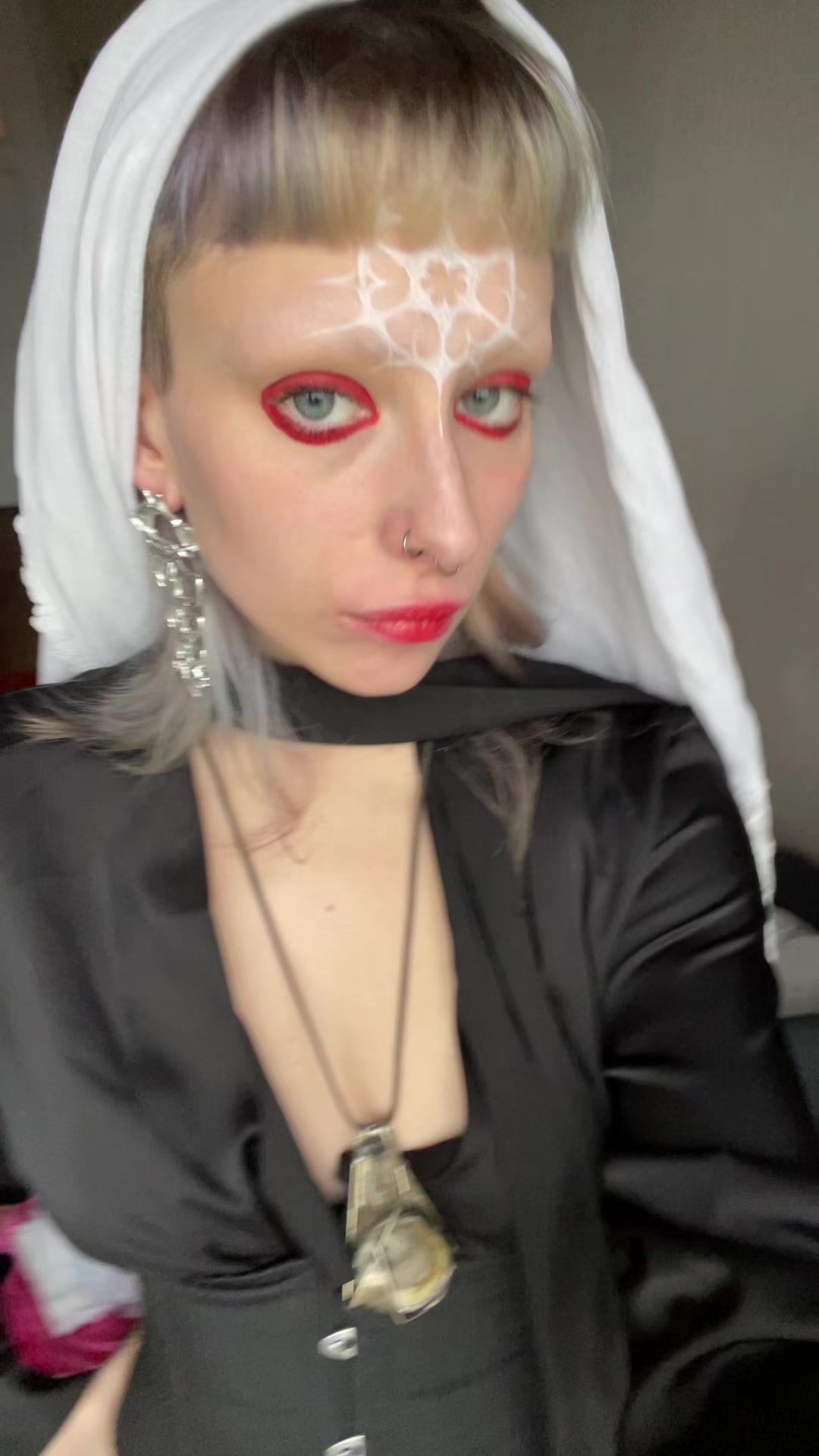 @weirdlywelldressed