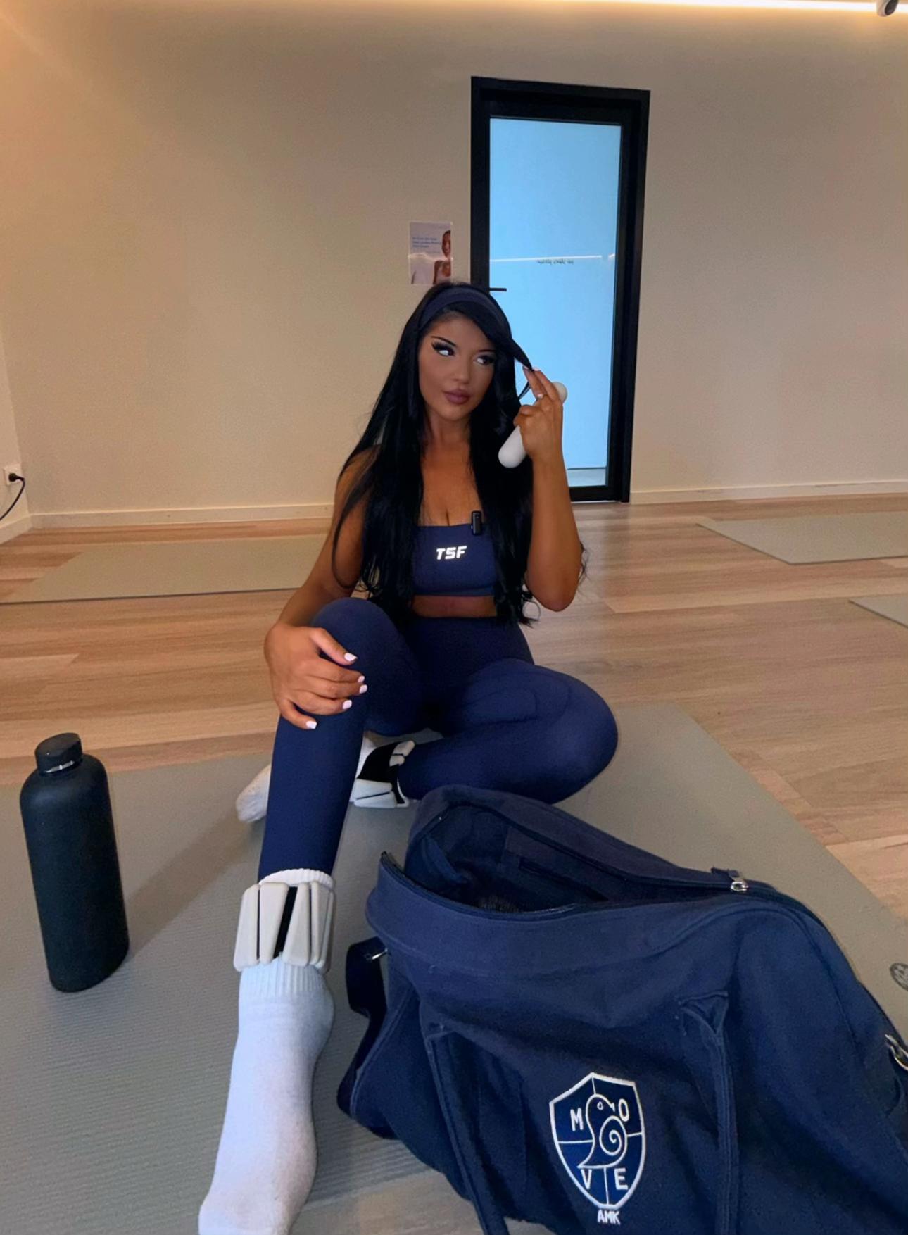 @movewithamk ♡