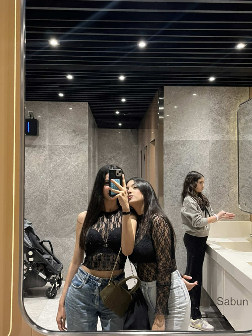 @Zeyzey