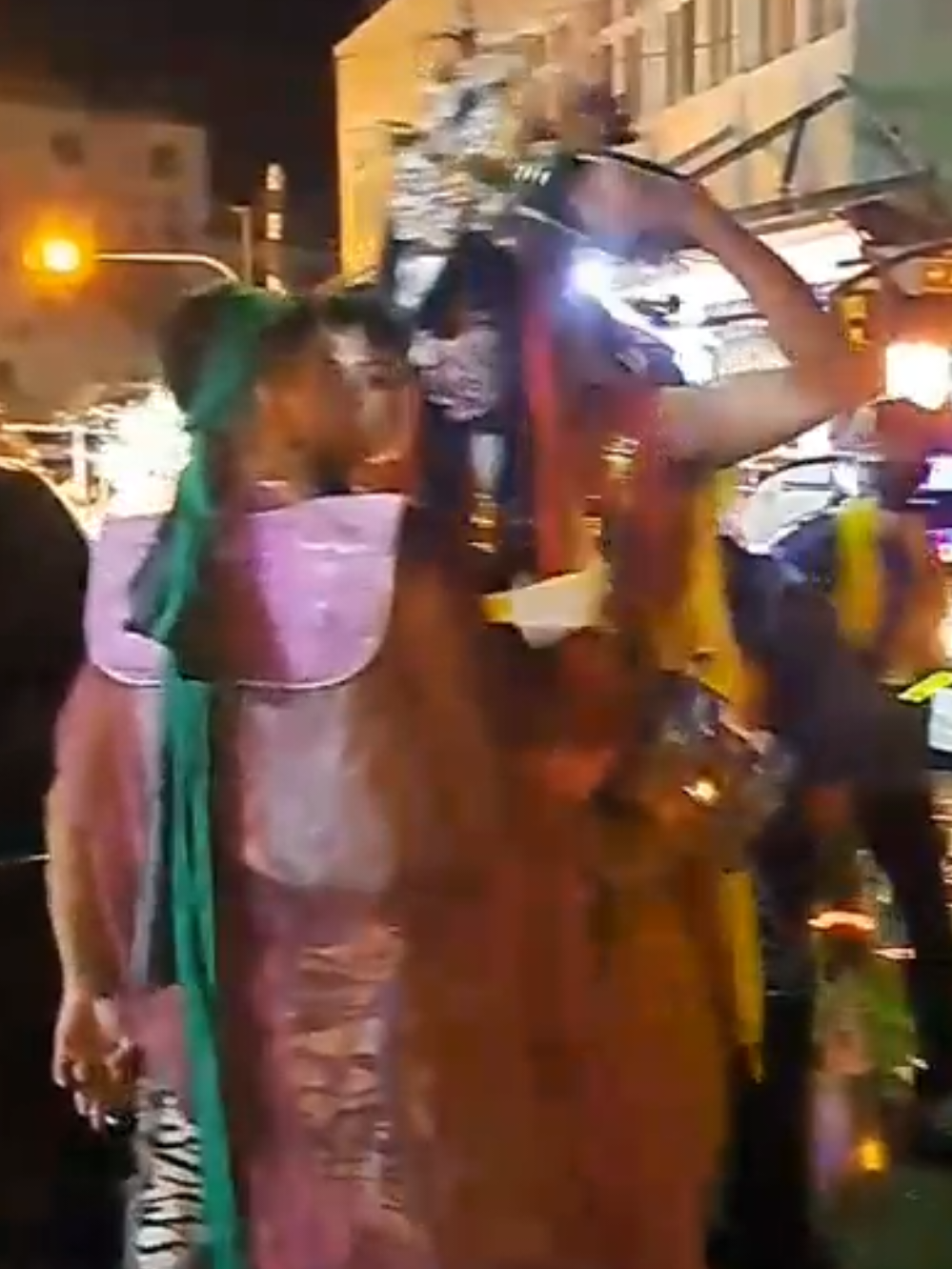 @帥哥跑廟會
