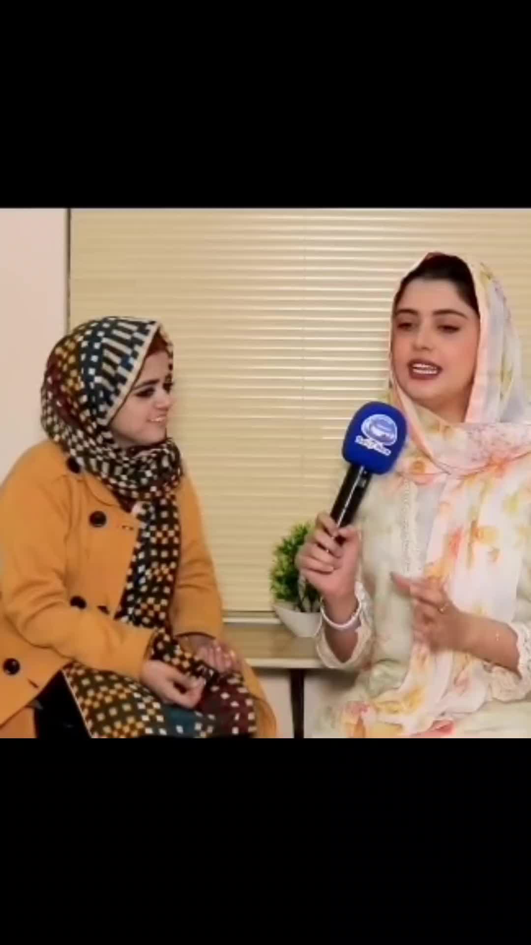 @Showbiz ki Duniya😍