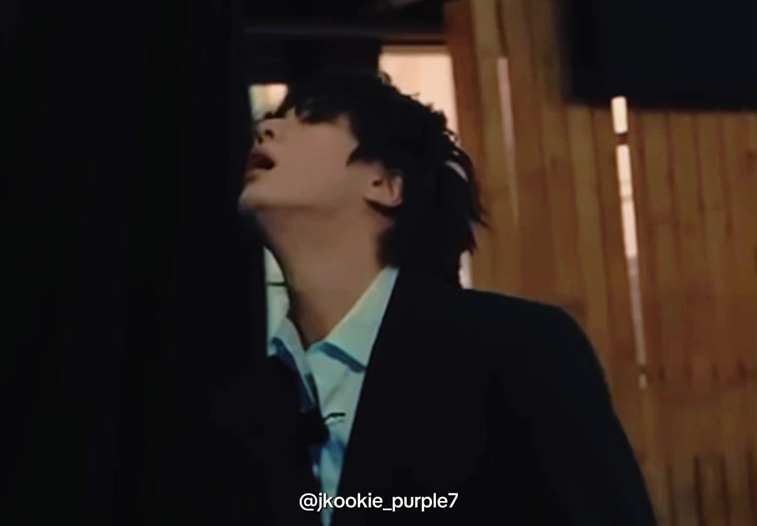 @moonchild⁷ i hi5 Jin😭💜