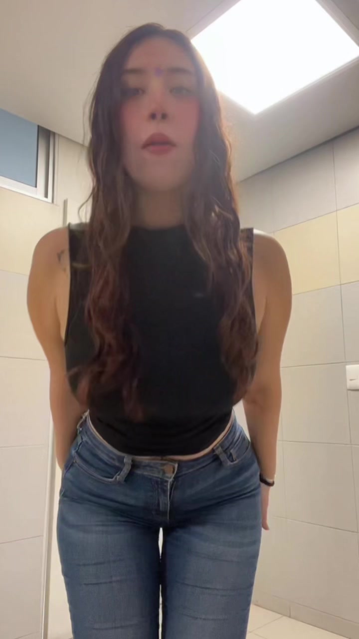 @valeria L