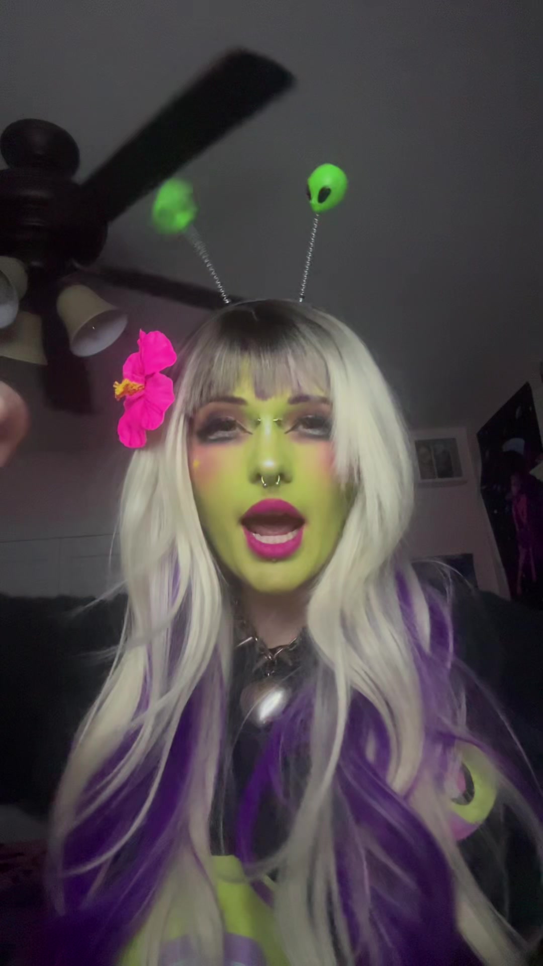 @.&middot;:*&uml;༺𝖎𝖗🌺𝖎𝖘༻&uml;*:&middot;.