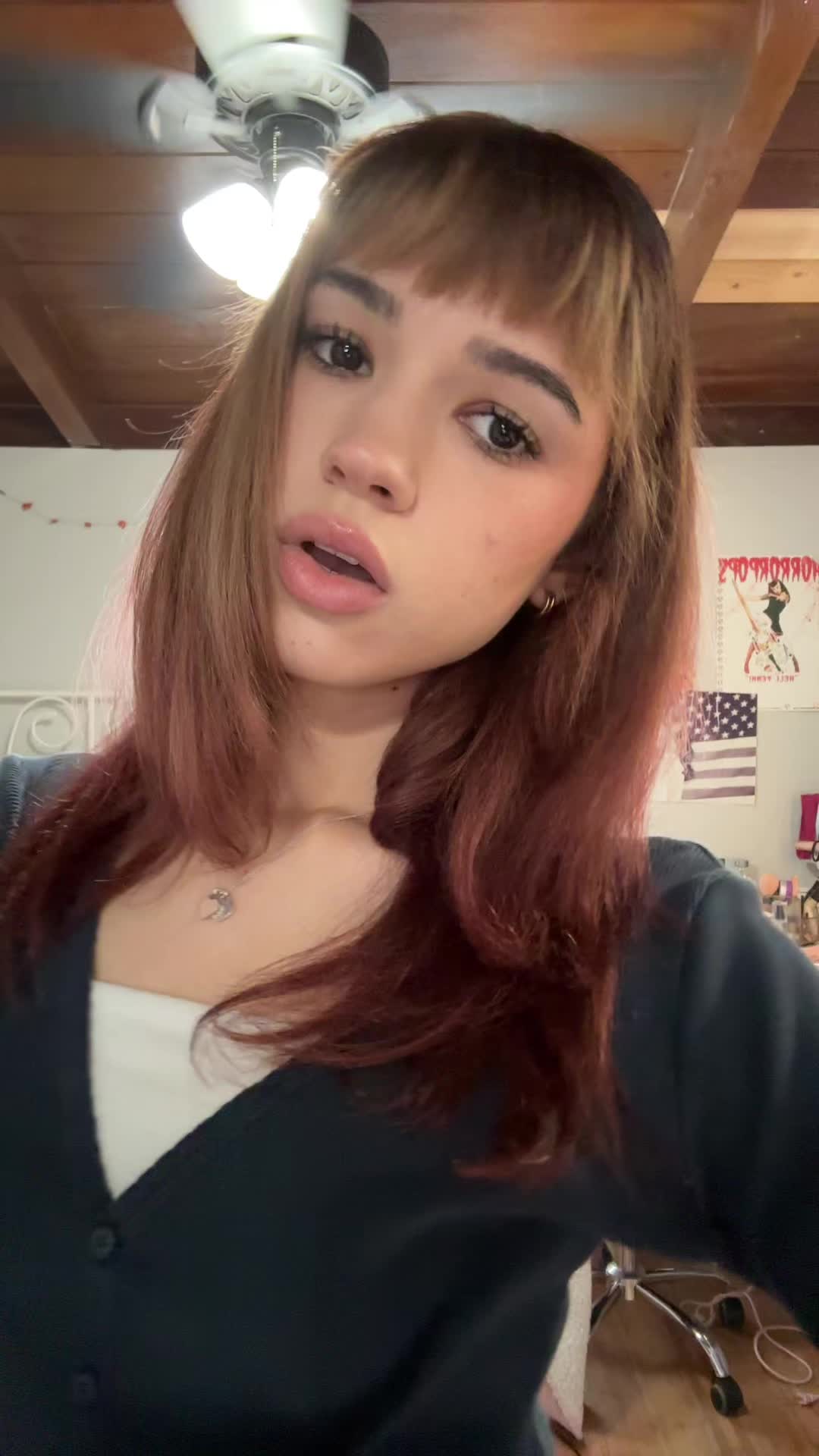 @halenaswrld