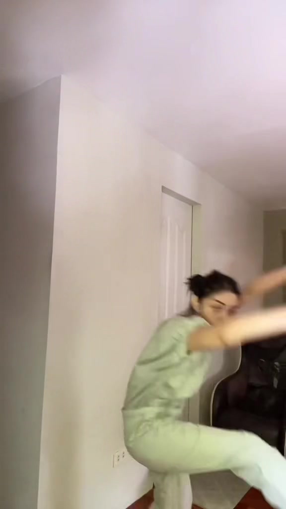 @Laursaur🦖