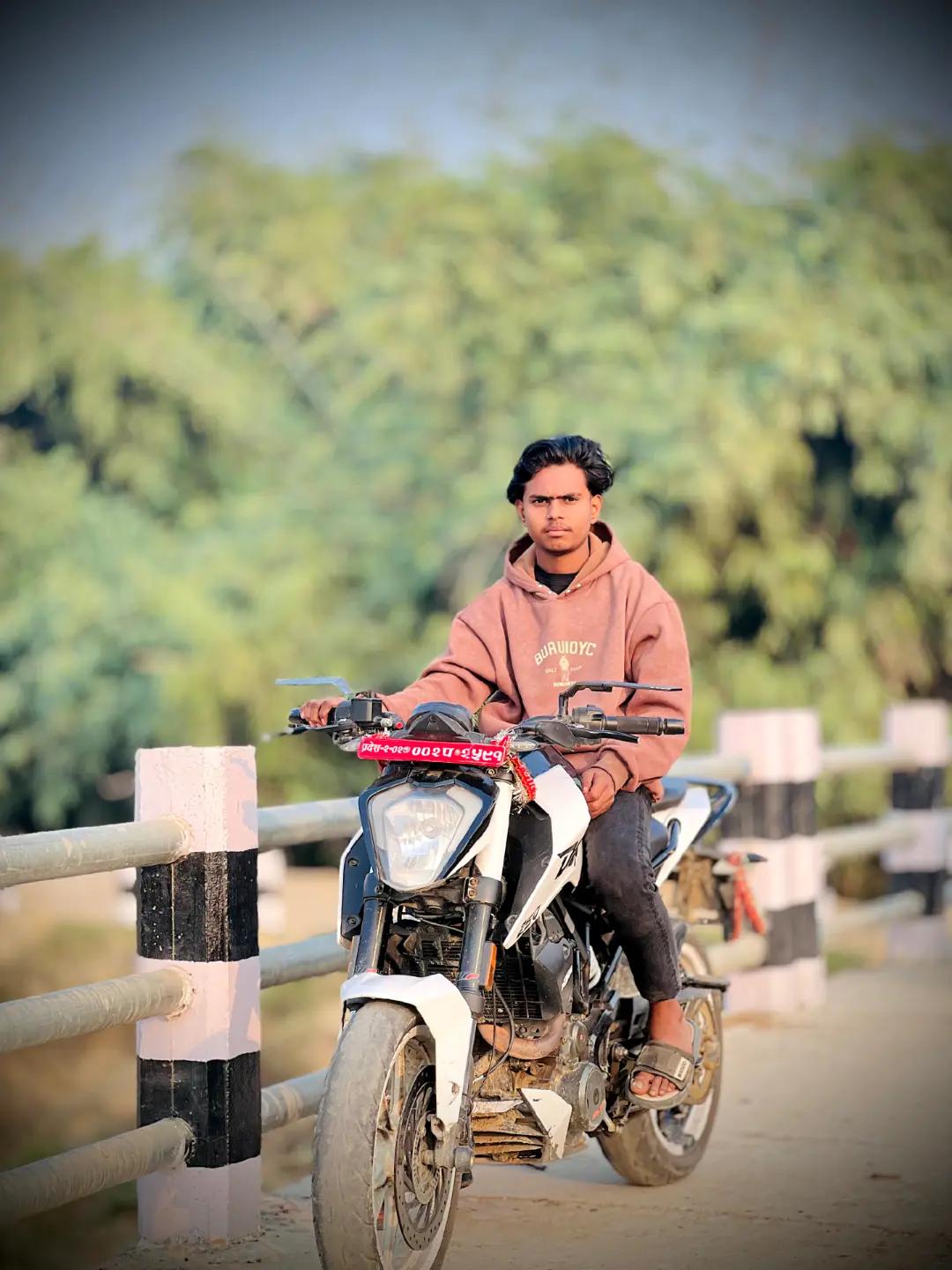 @Santosh... ❤️🩹💗❤️🔥