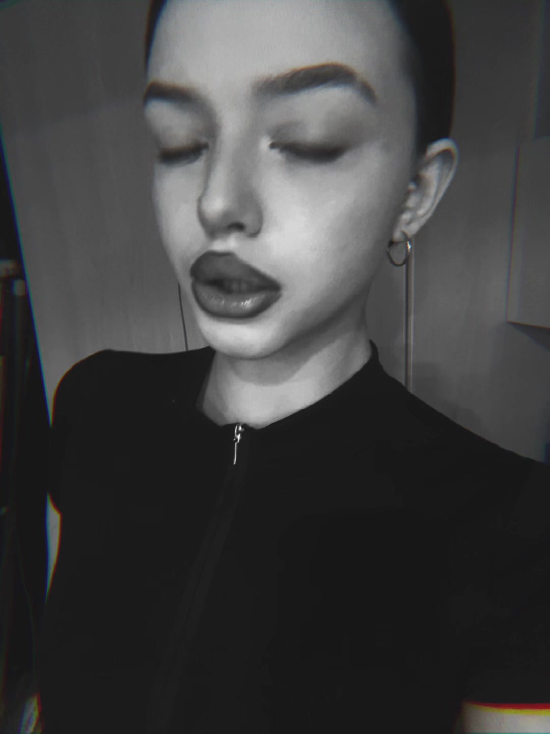 @V💋