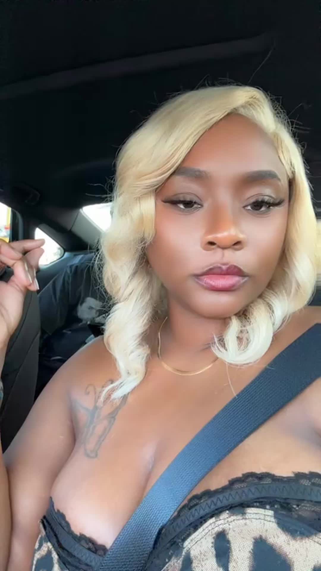@Kiki T