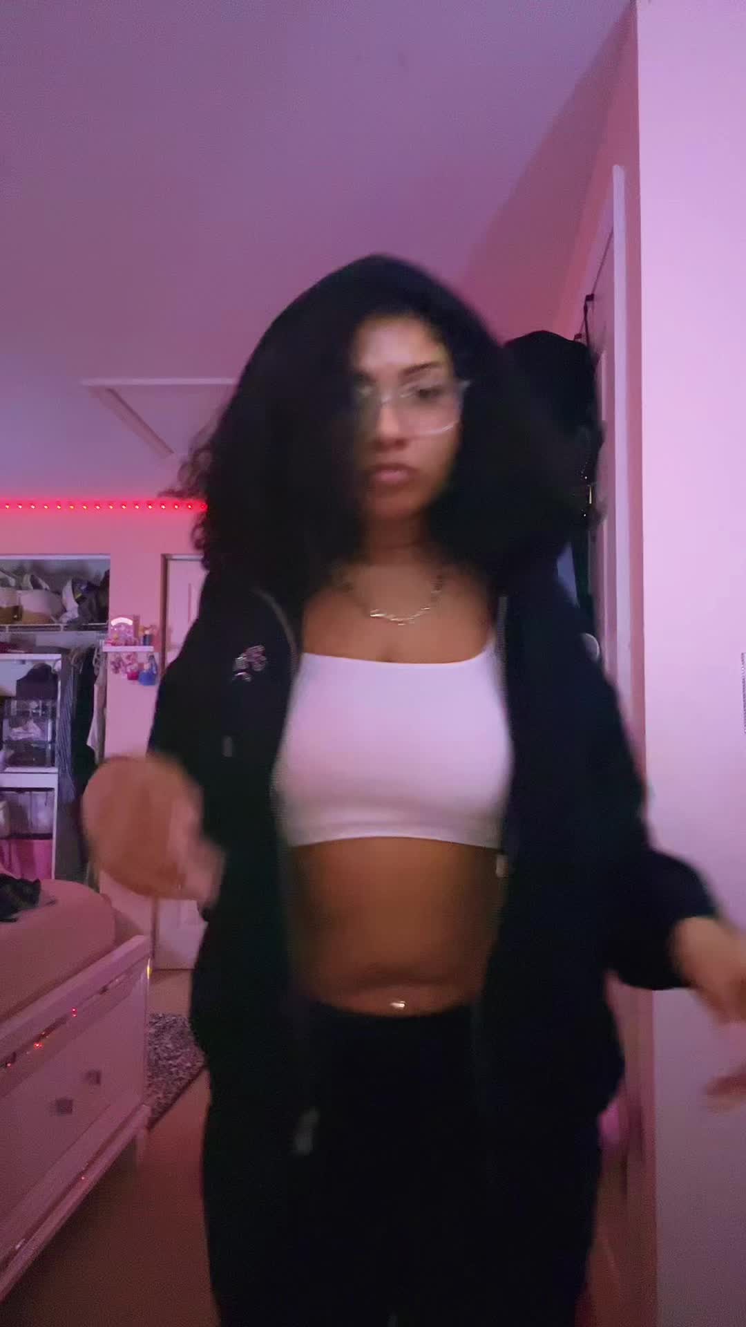 @⃟